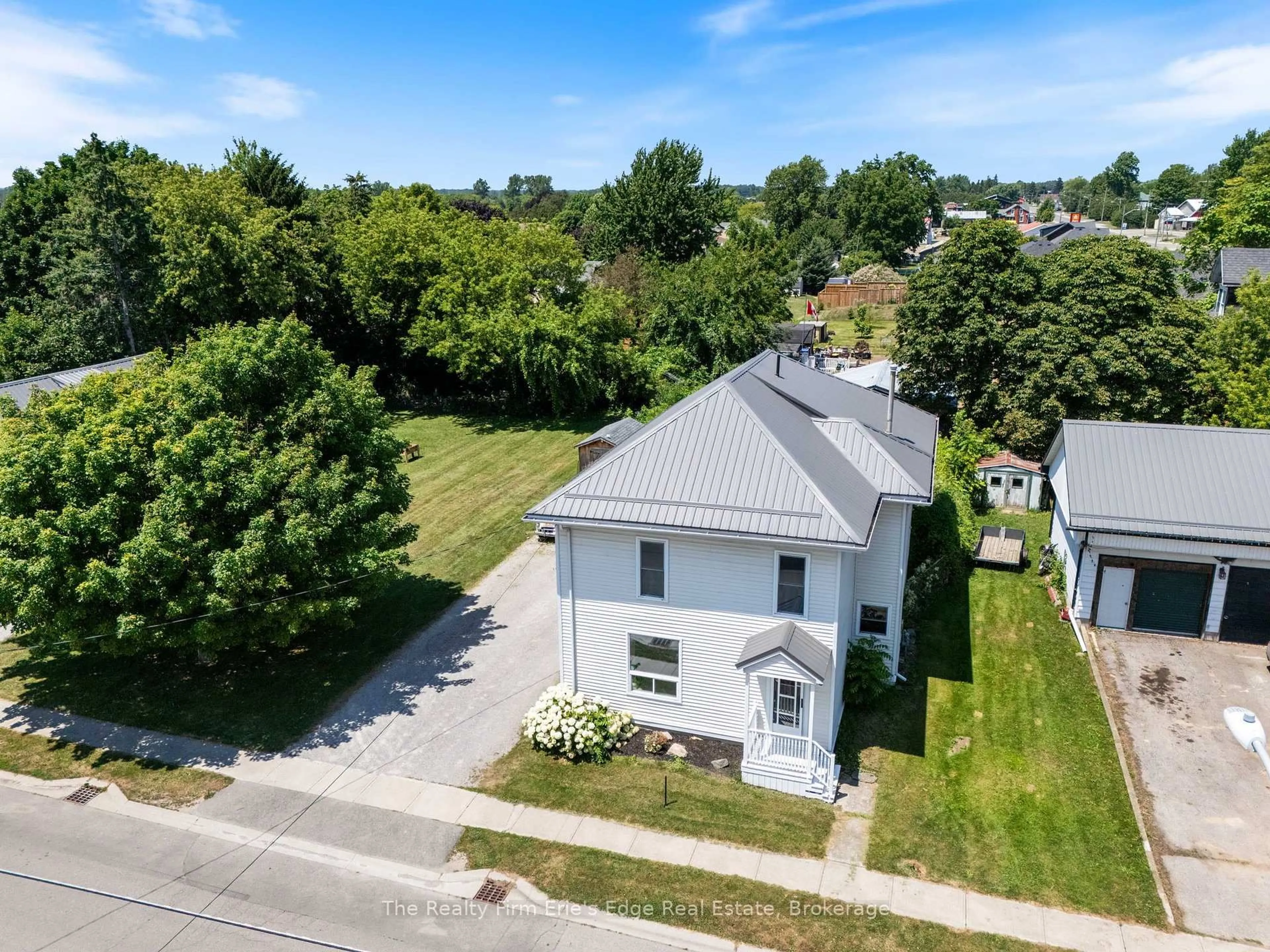 A pic from outside/outdoor area/front of a property/back of a property/a pic from drone, street for 6 Price St, Norfolk Ontario N0E 1M0