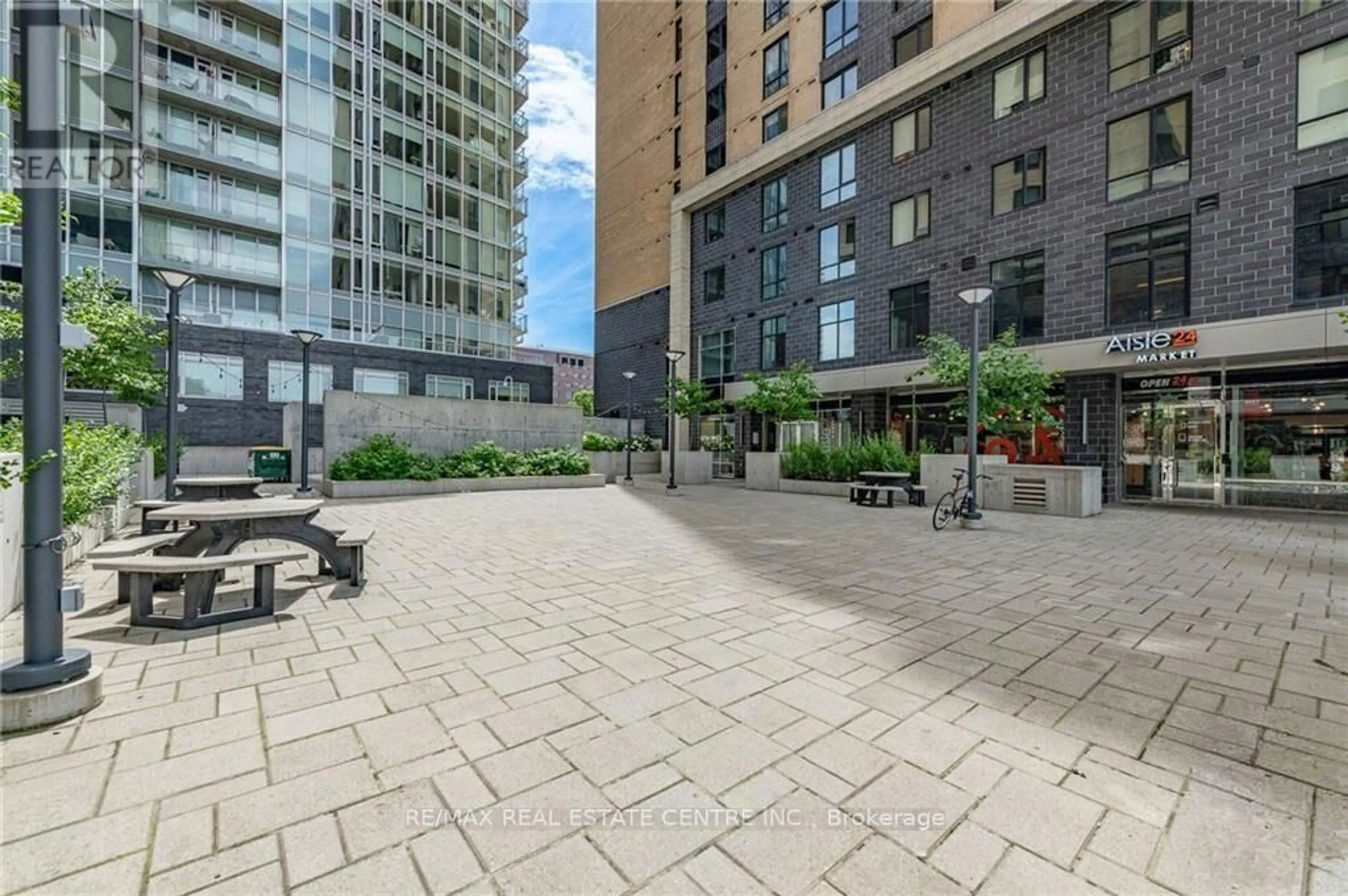 Patio, unknown for 105 Champagne Ave #2006, Ottawa Ontario K1S 4P3