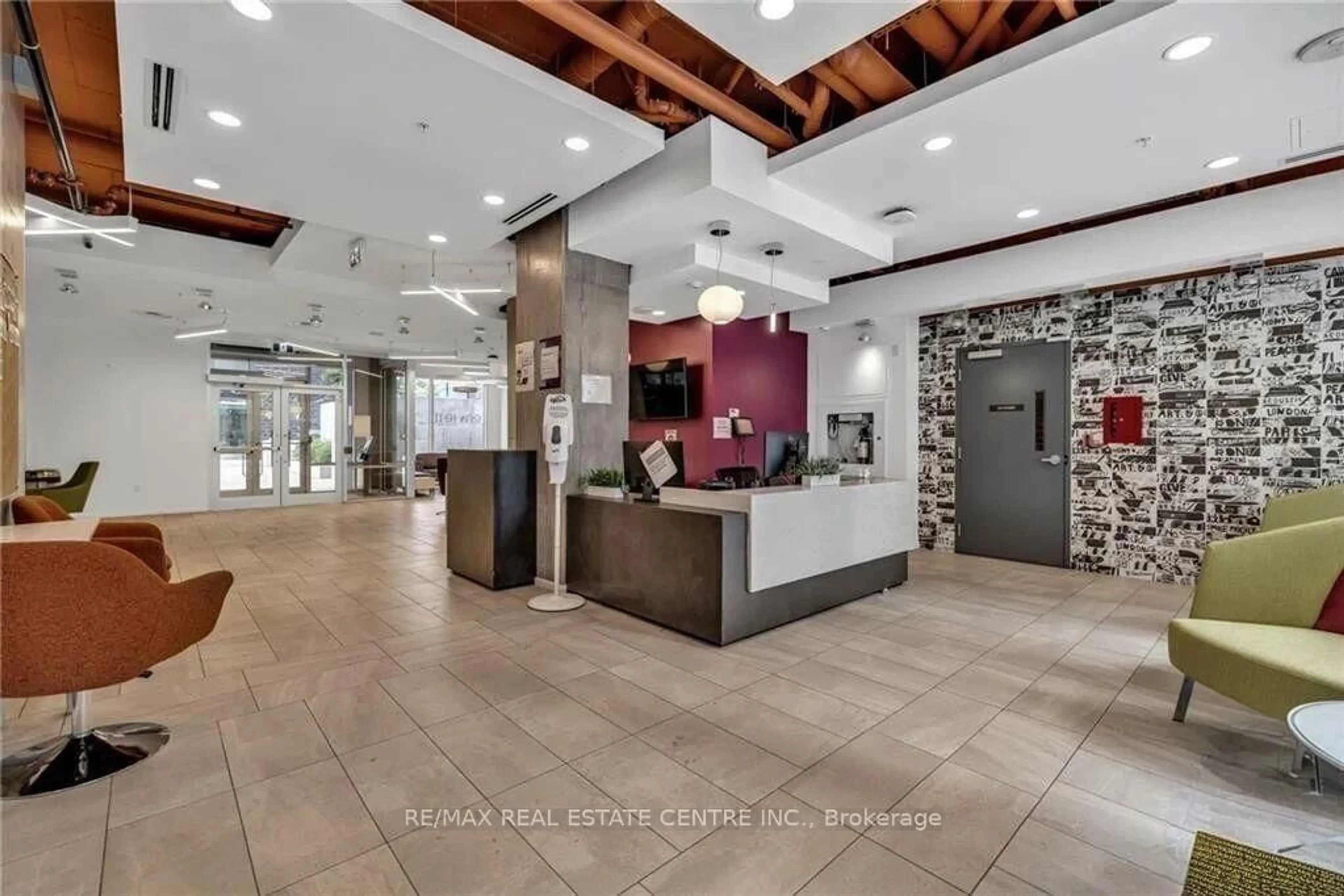 Lobby for 105 Champagne Ave #2006, Ottawa Ontario K1S 4P3