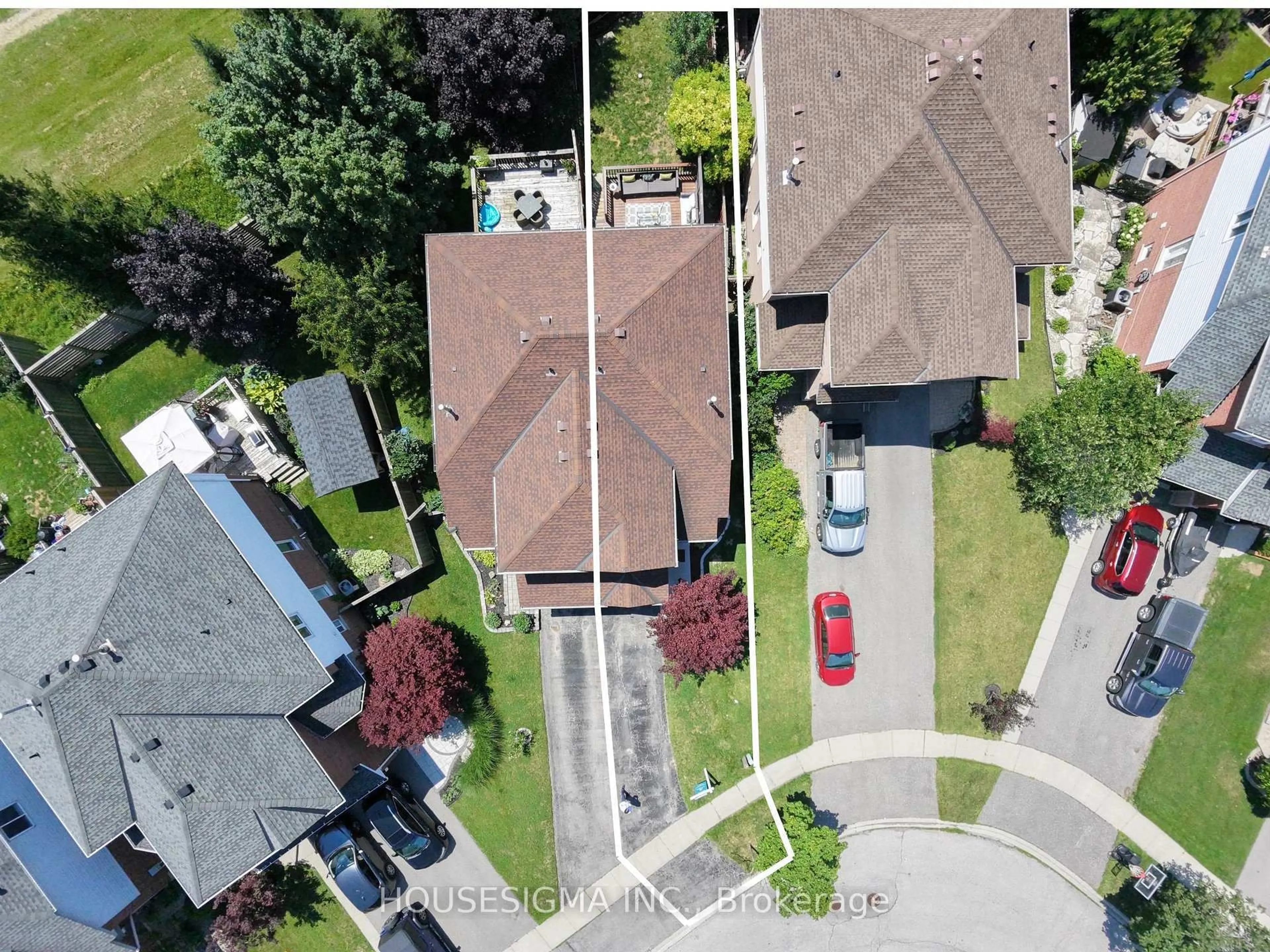A pic from outside/outdoor area/front of a property/back of a property/a pic from drone, street for 34 Kildonan Cres, Hamilton Ontario L8B 0K3