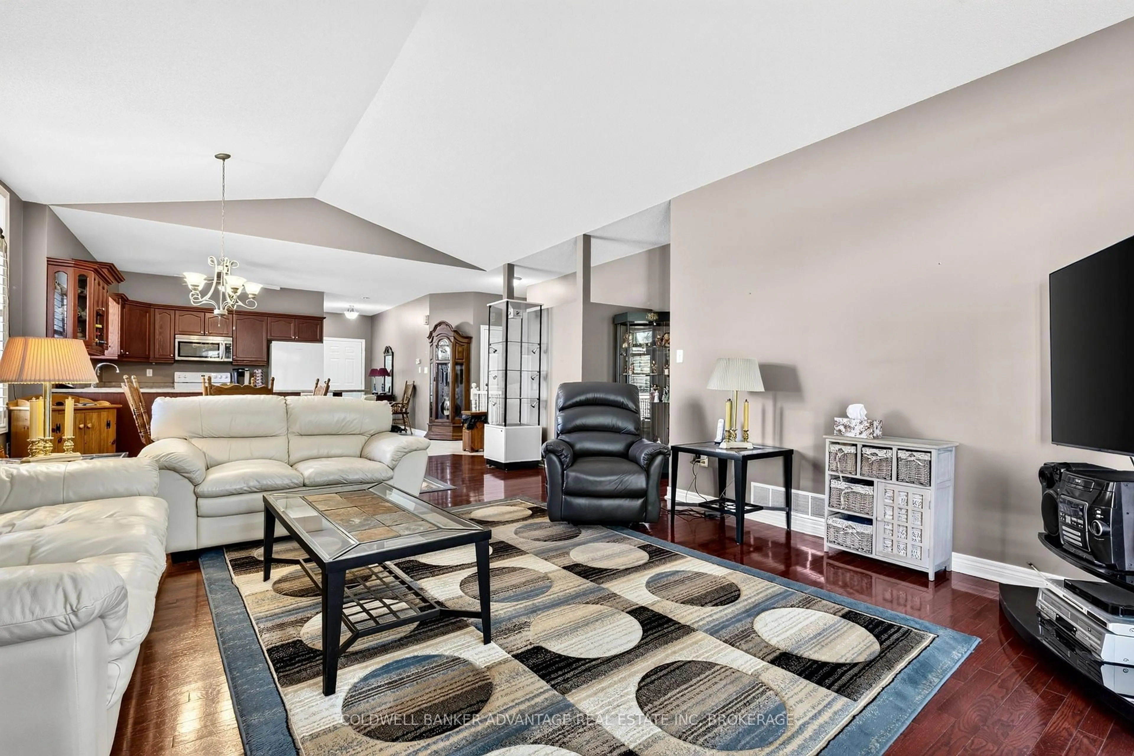 Lobby for 5595 Drummond Rd #1, Niagara Falls Ontario L2G 4L2