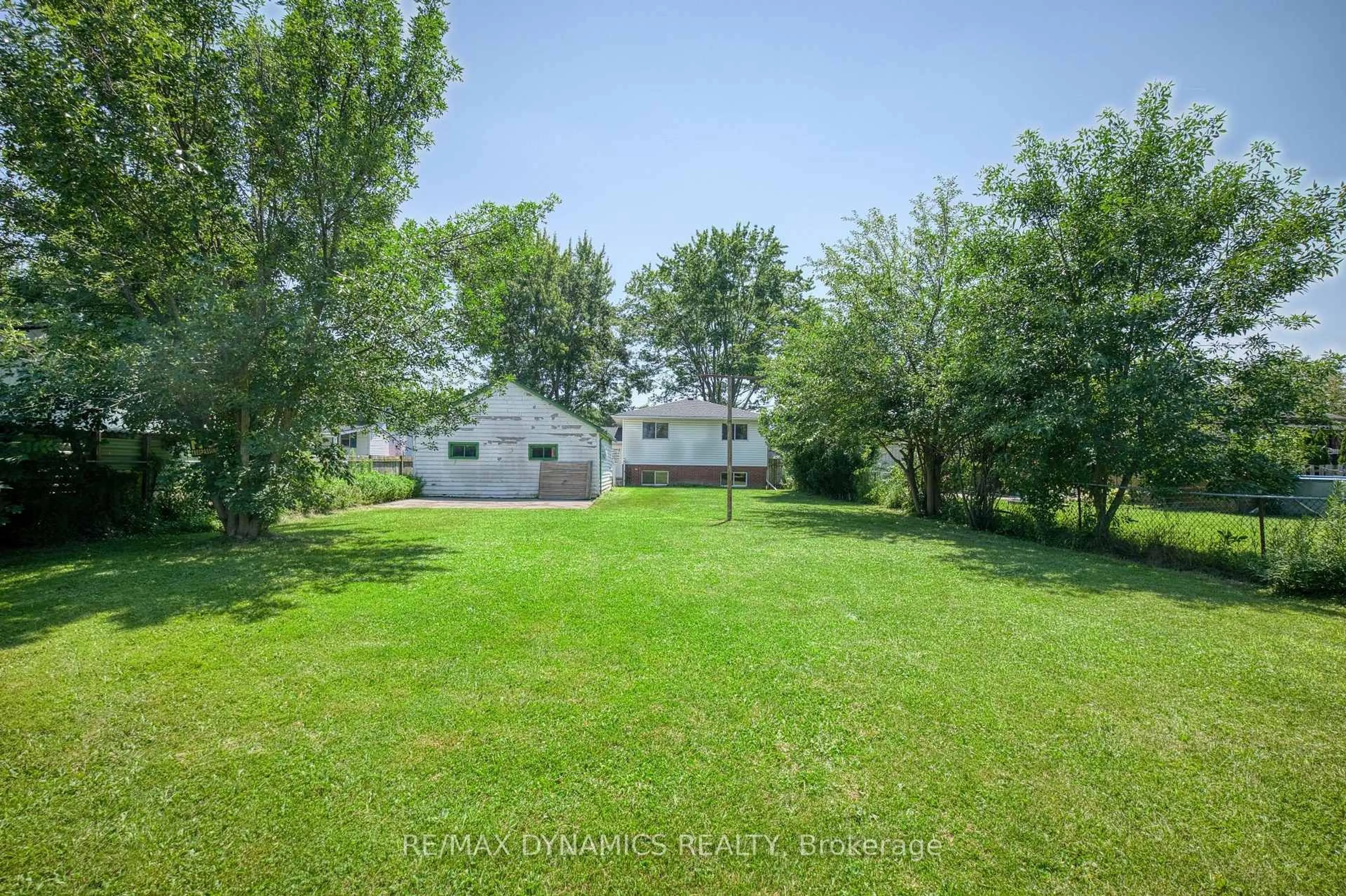 A pic from outside/outdoor area/front of a property/back of a property/a pic from drone, water/lake/river/ocean view for 7701 Badger Rd, Niagara Falls Ontario L2H 1H8