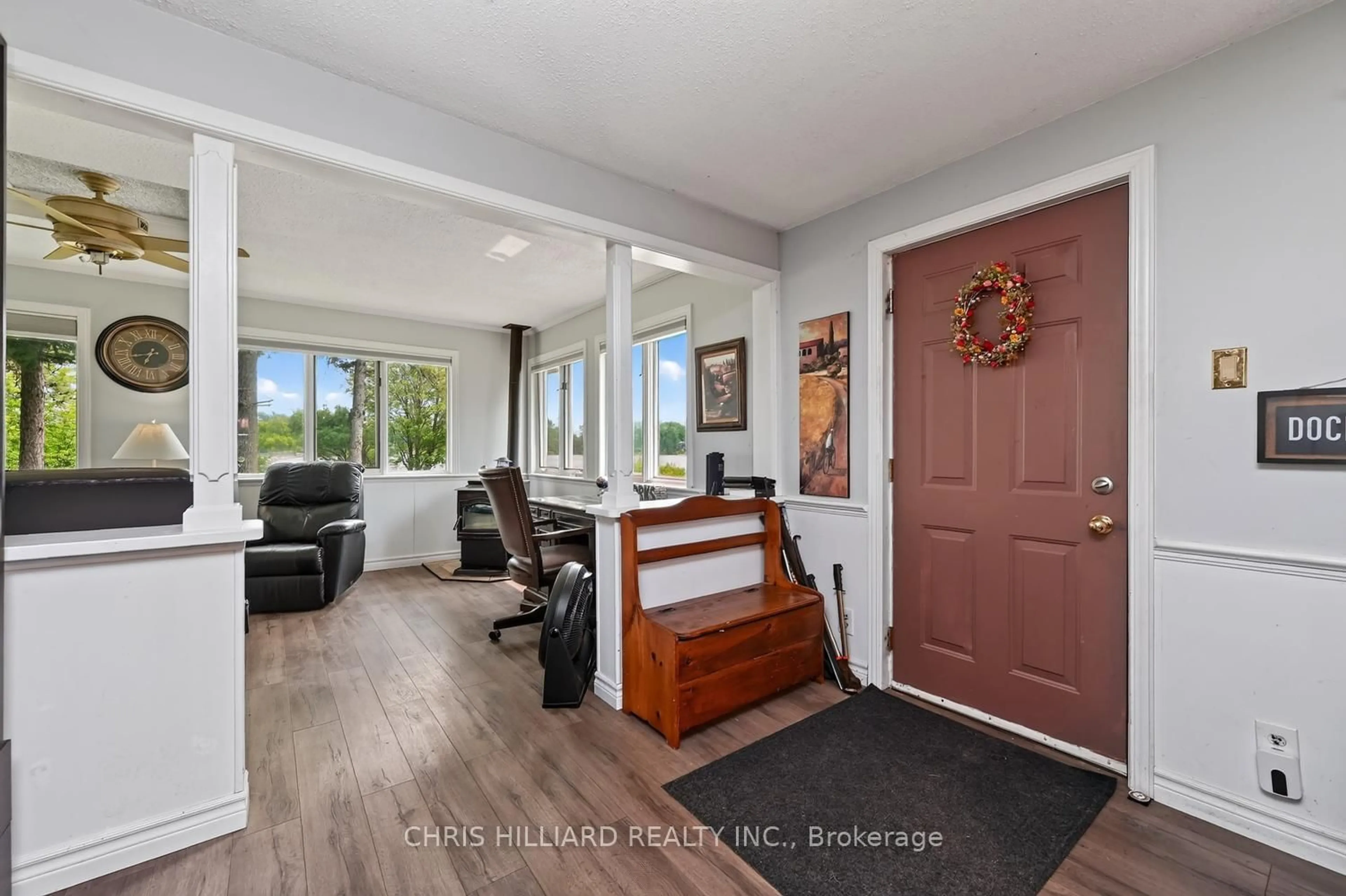 Indoor entryway for 7462 Carter Rd, Kars Ontario K0A 2E0