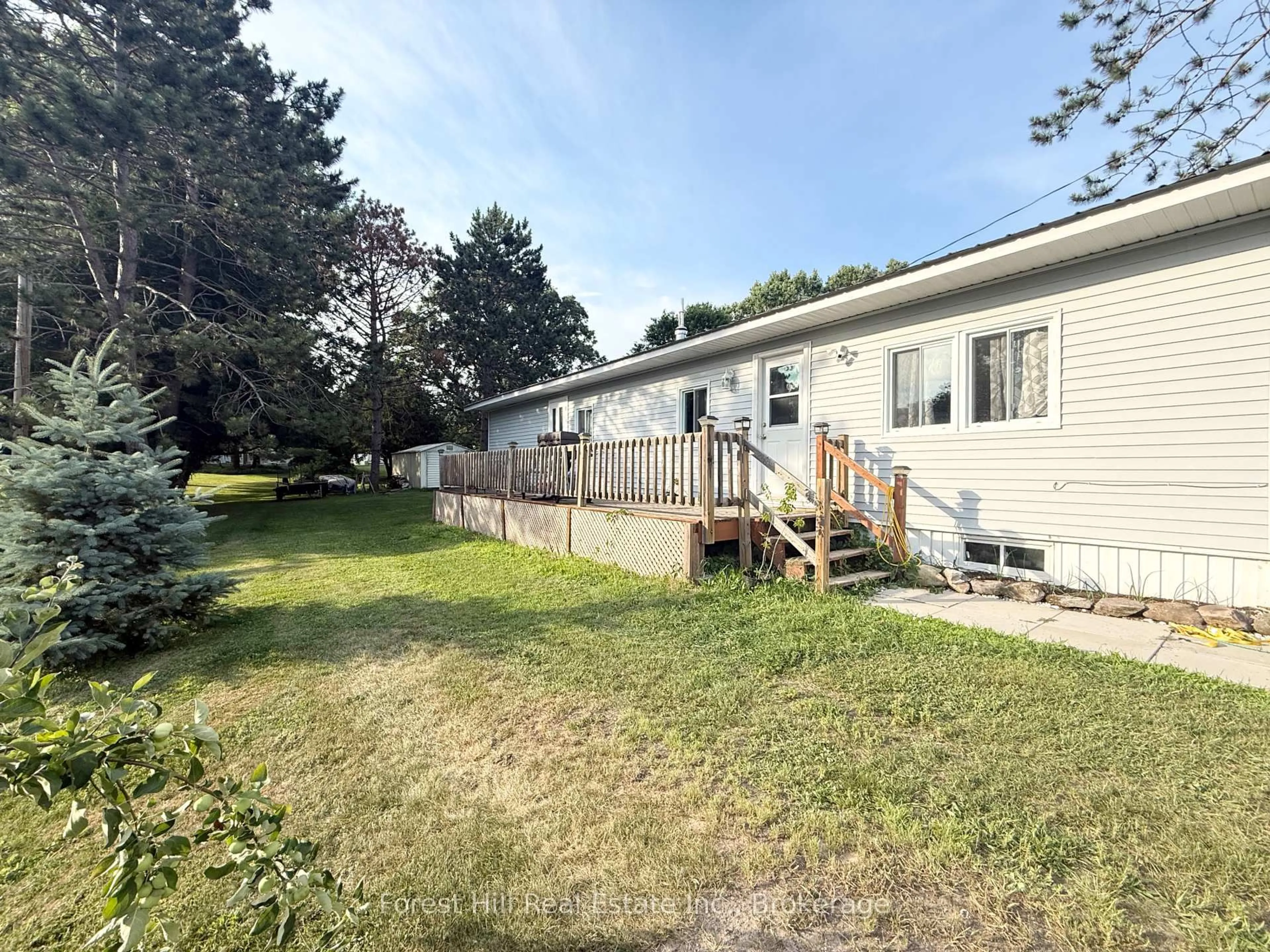 A pic from outside/outdoor area/front of a property/back of a property/a pic from drone, unknown for 43 Davis Dr, Parry Sound Remote Area Ontario P0H 1Y0