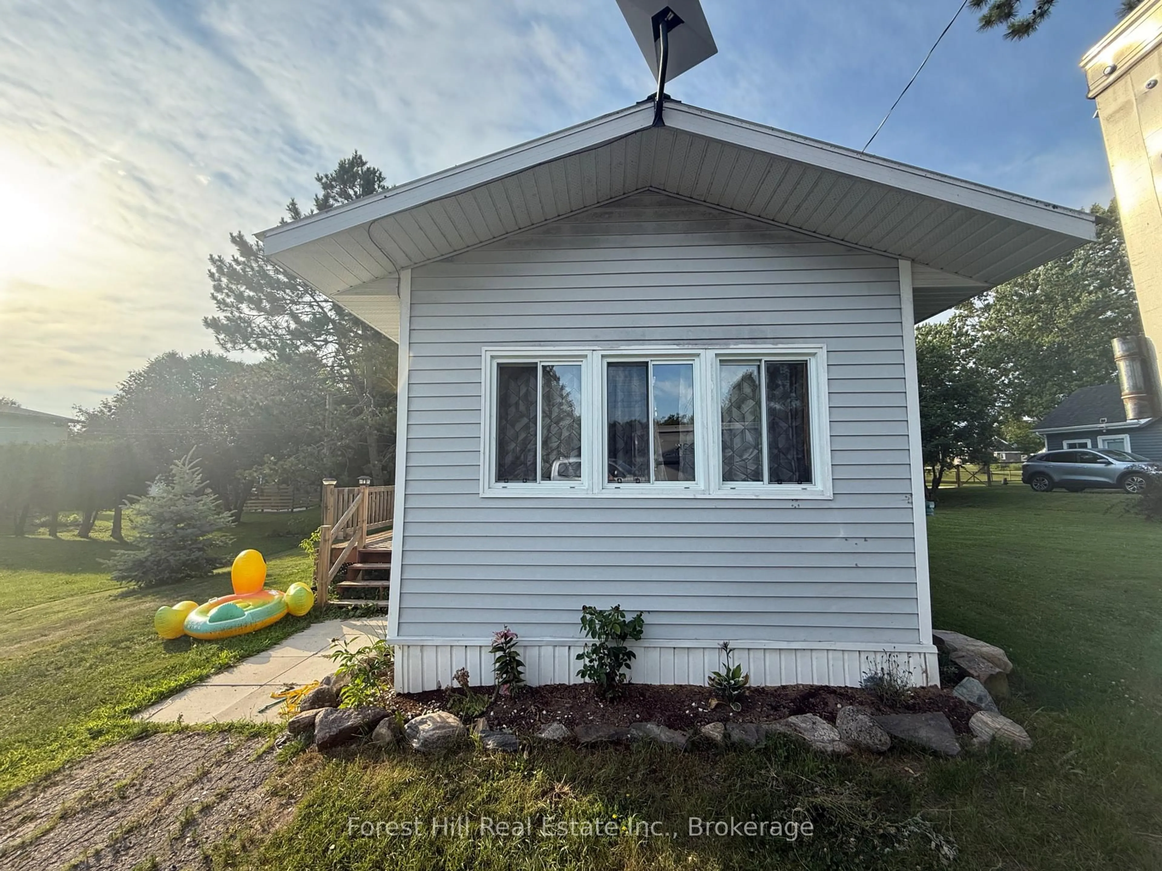 Home with vinyl exterior material, water/lake/river/ocean view for 43 Davis Dr, Parry Sound Remote Area Ontario P0H 1Y0
