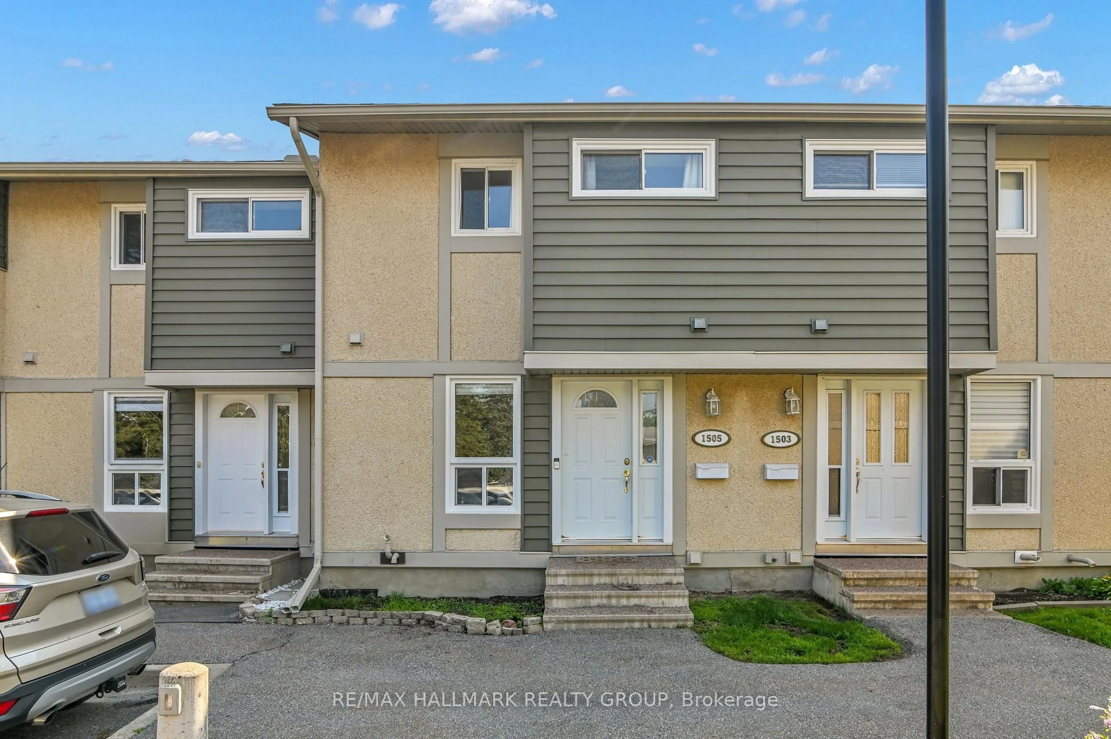 Home with vinyl exterior material, street for 1505 Ballard Crt #3, Ottawa Ontario K1B 4Z1