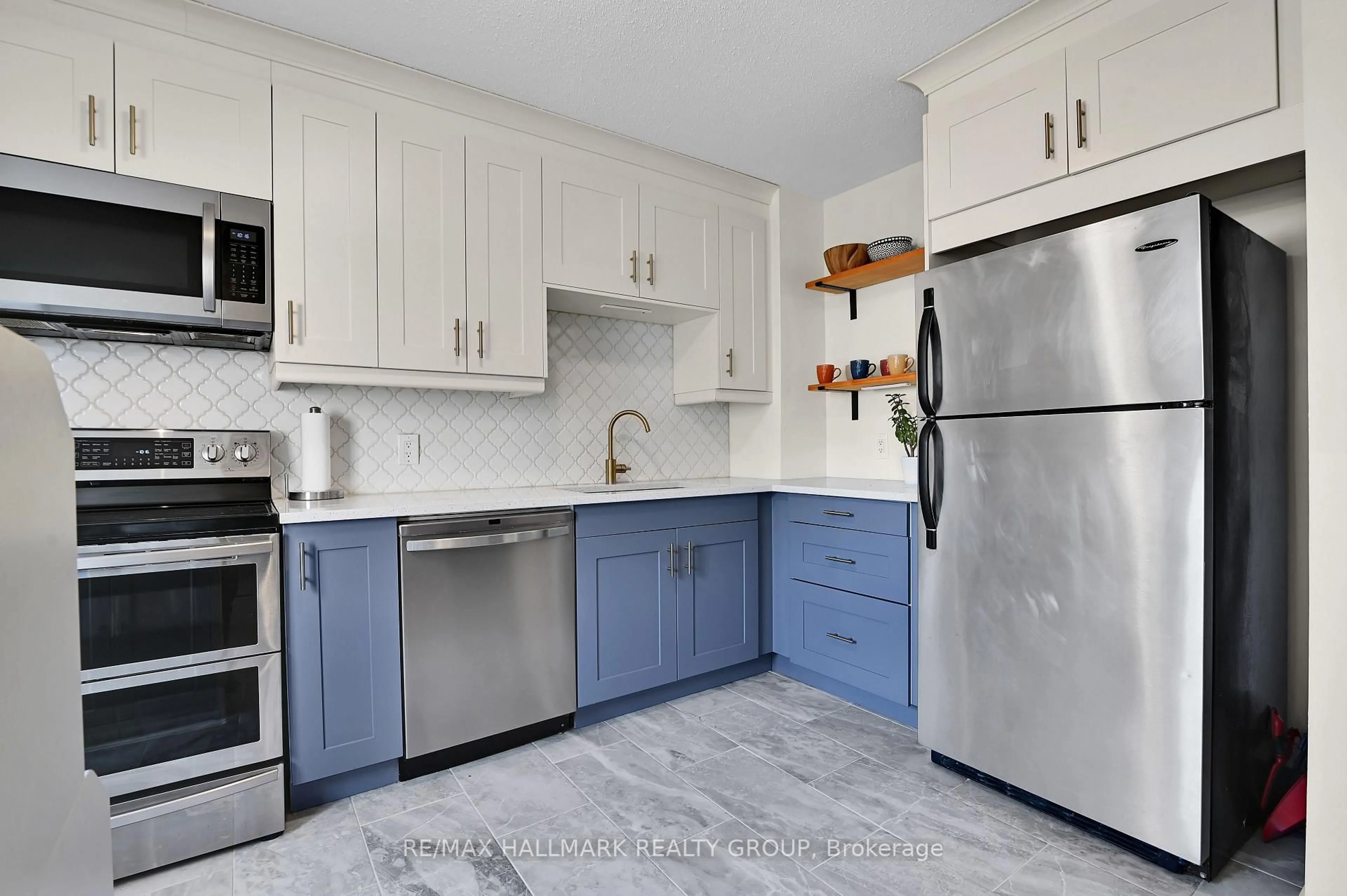 Standard kitchen, ceramic/tile floor for 1505 Ballard Crt #3, Ottawa Ontario K1B 4Z1