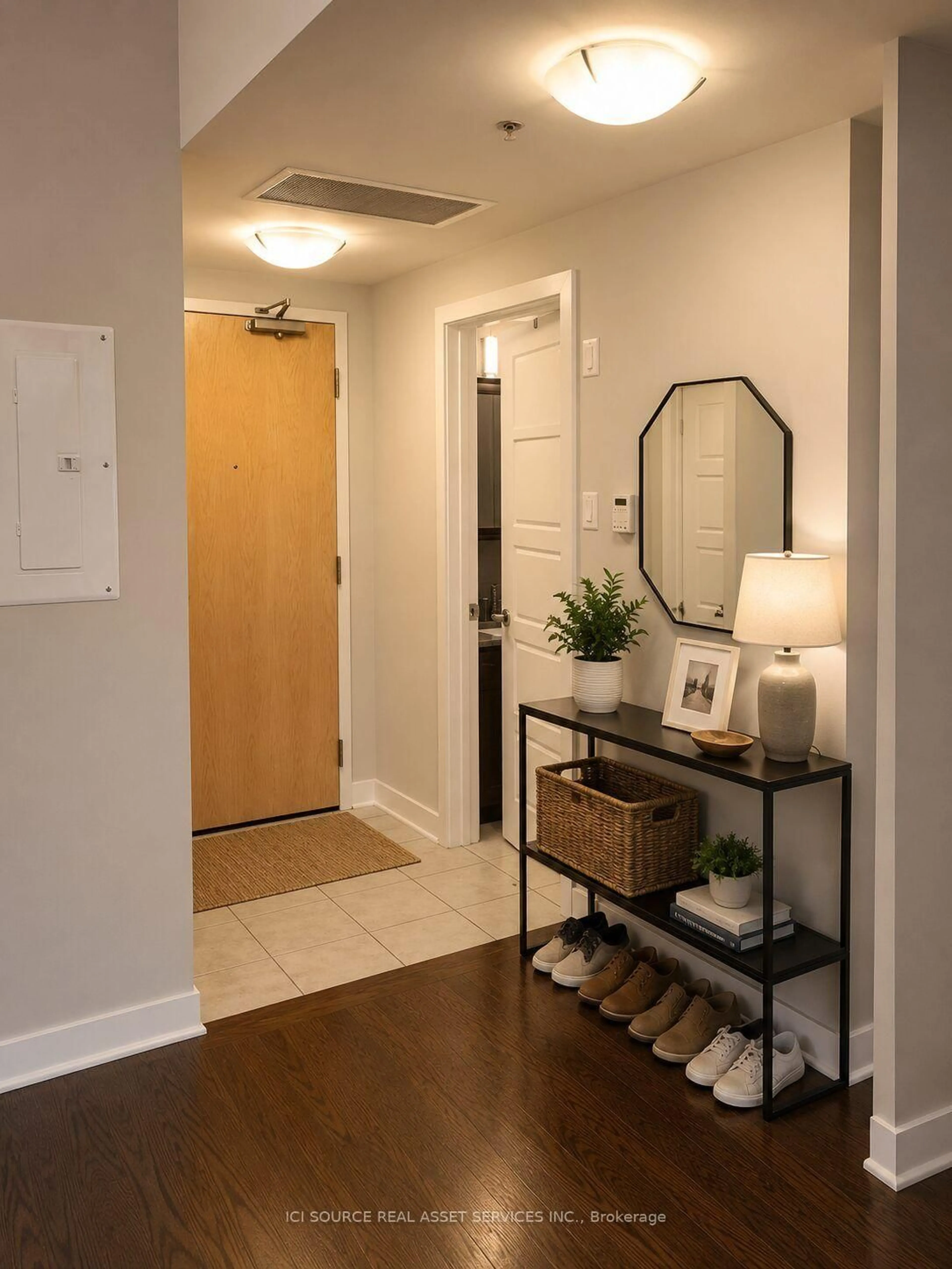 Indoor entryway for 300 Lett St #206, Ottawa Ontario K1R 0A8