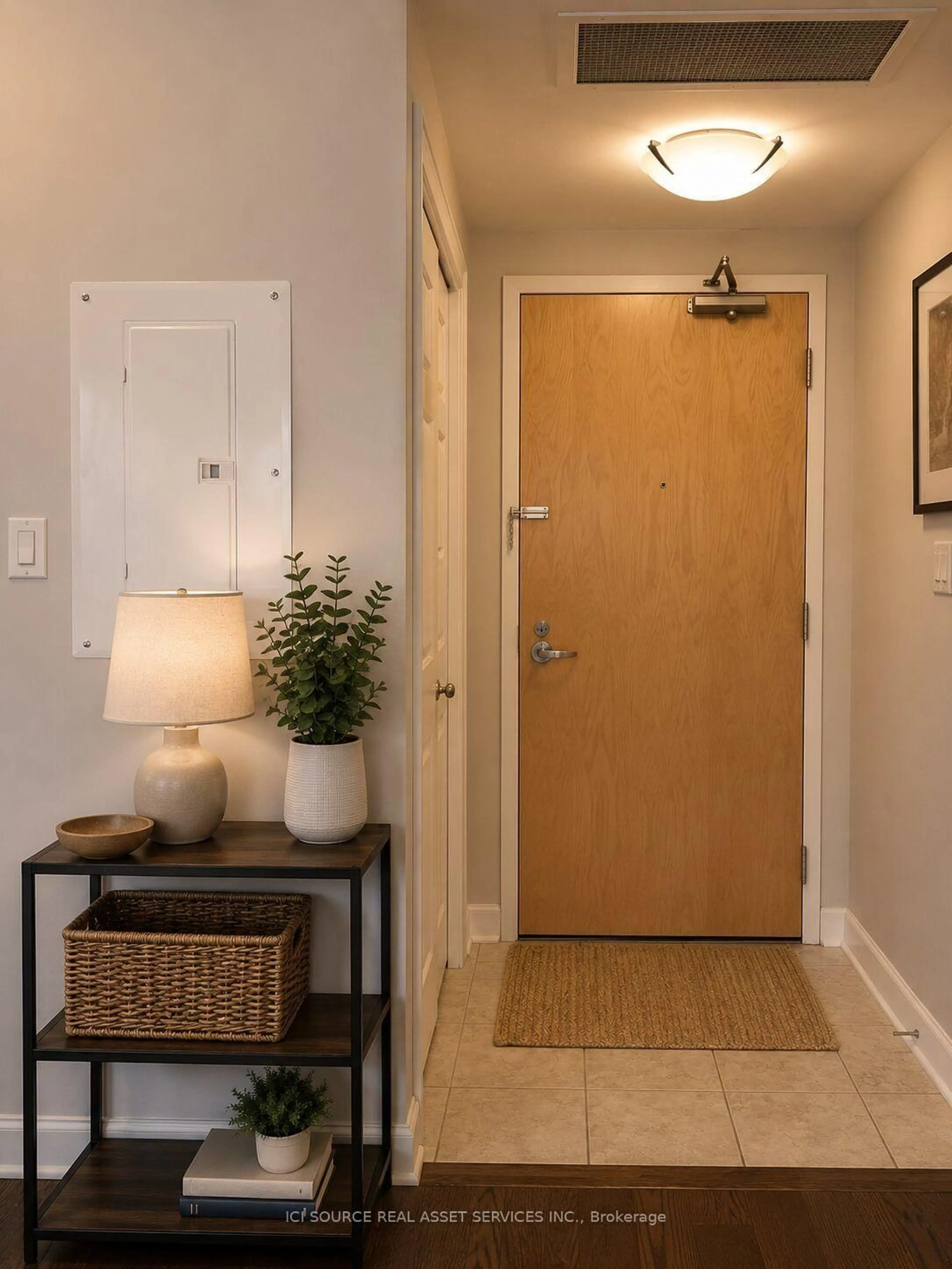 Indoor entryway for 300 Lett St #206, Ottawa Ontario K1R 0A8