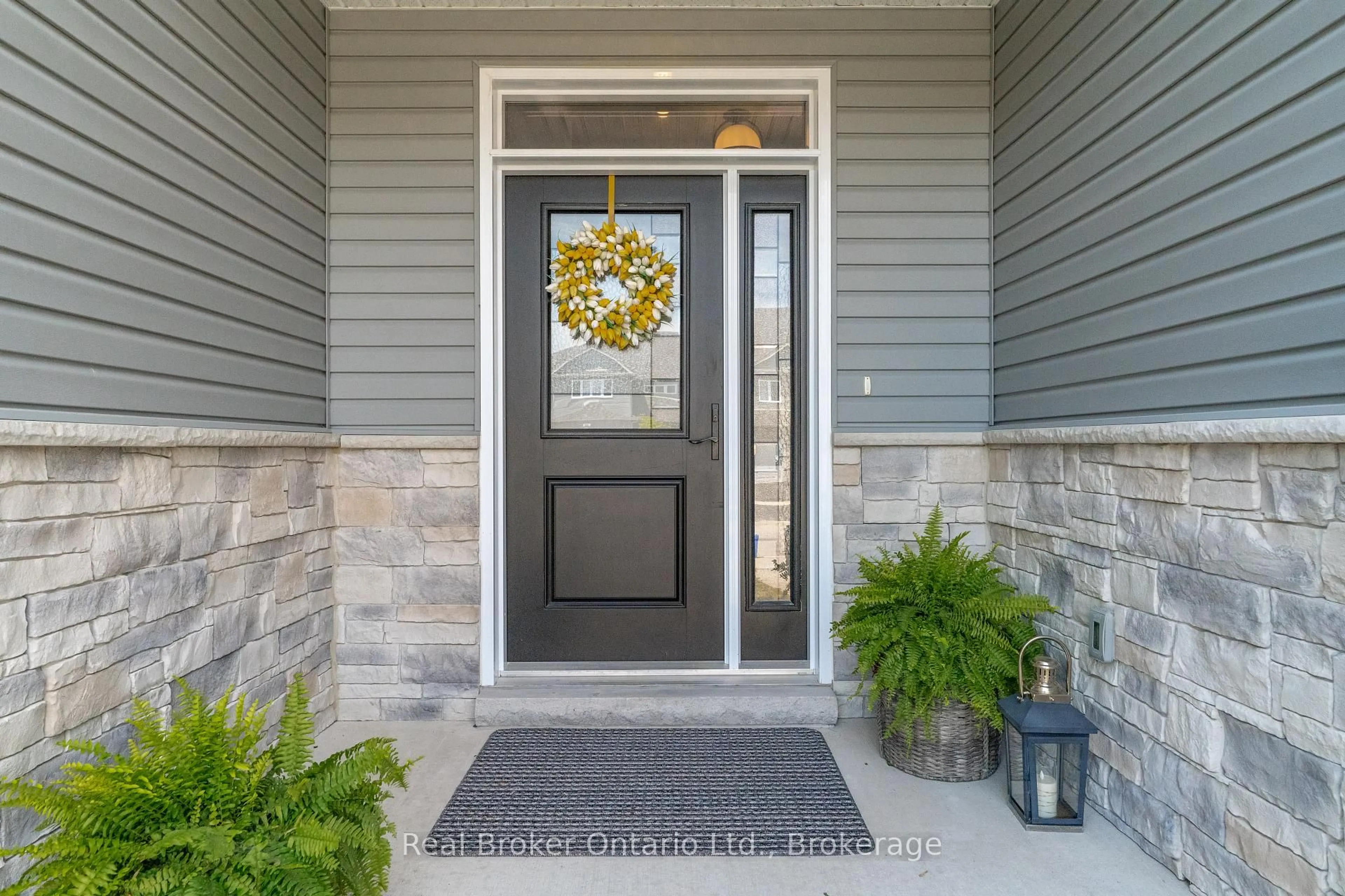 Indoor entryway for 103 Stephenson Way, Minto Ontario N0G 2P0
