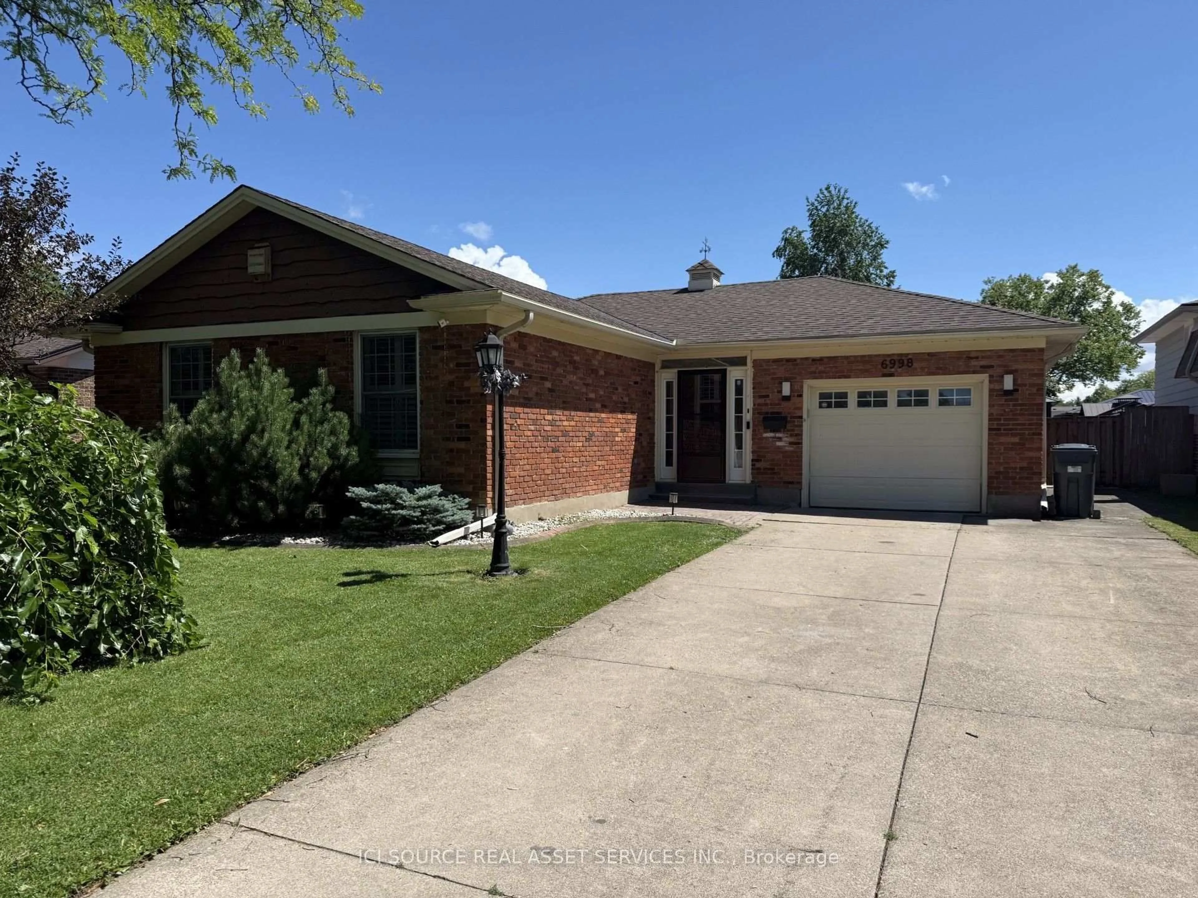 Home with brick exterior material, street for 6998 Glengowan Cres, Niagara Falls Ontario L2J 3R8