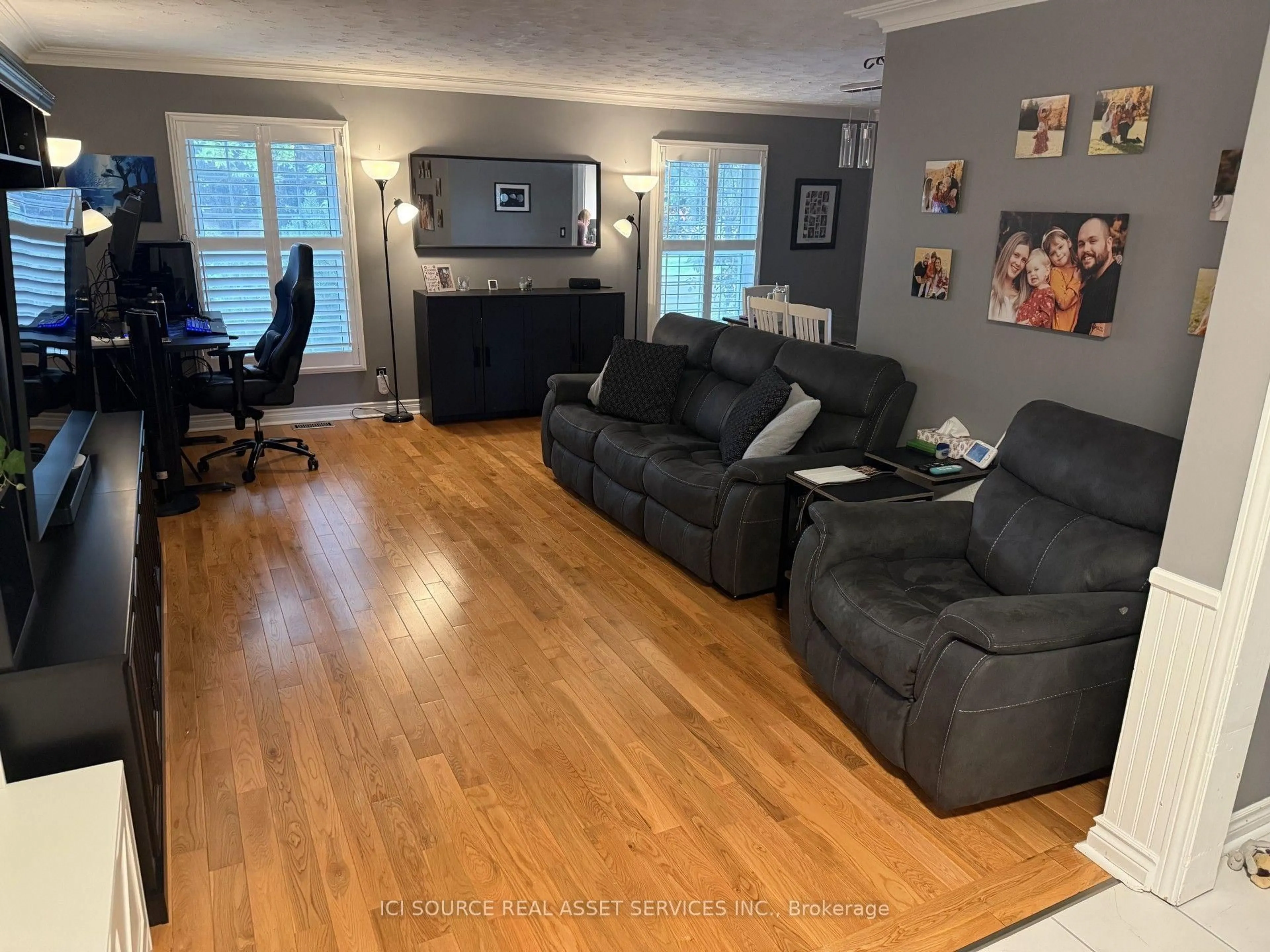 Living room with furniture, unknown for 6998 Glengowan Cres, Niagara Falls Ontario L2J 3R8