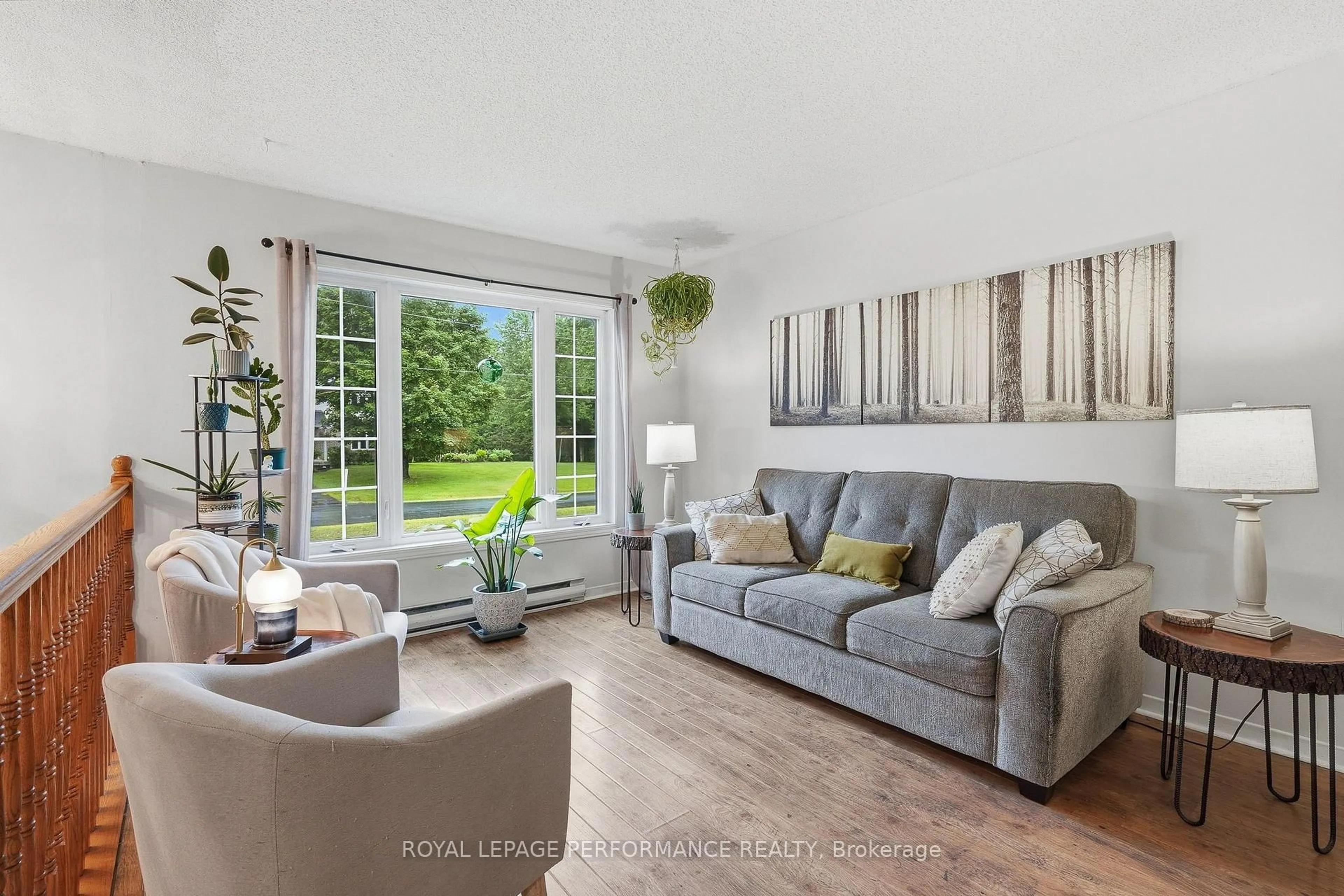 Living room with furniture, unknown for 193 Blue Jay Dr, Clarence-Rockland Ontario K4K 1K9