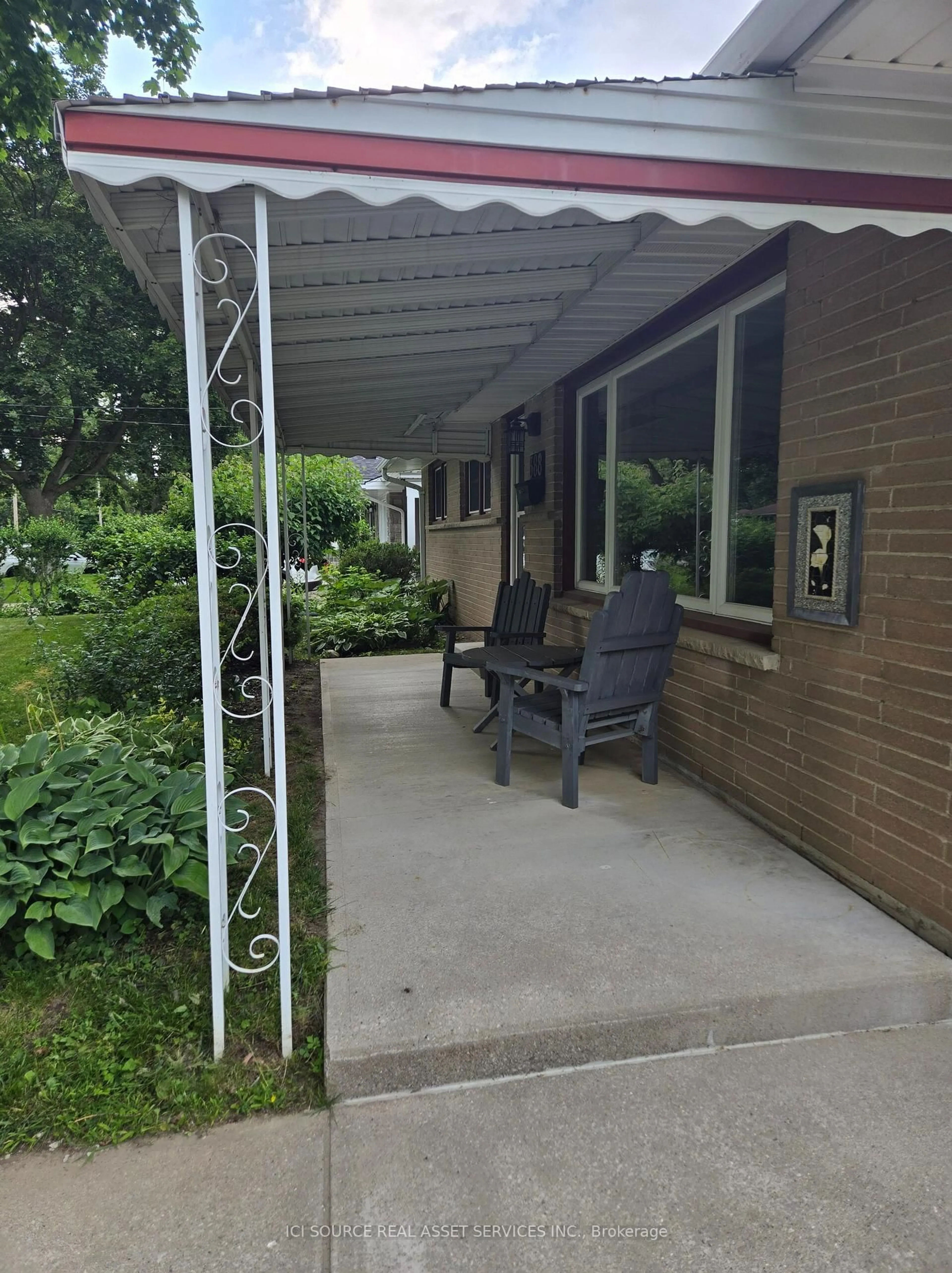 Patio, street for 388 Griffith St, London South Ontario N6K 2S2