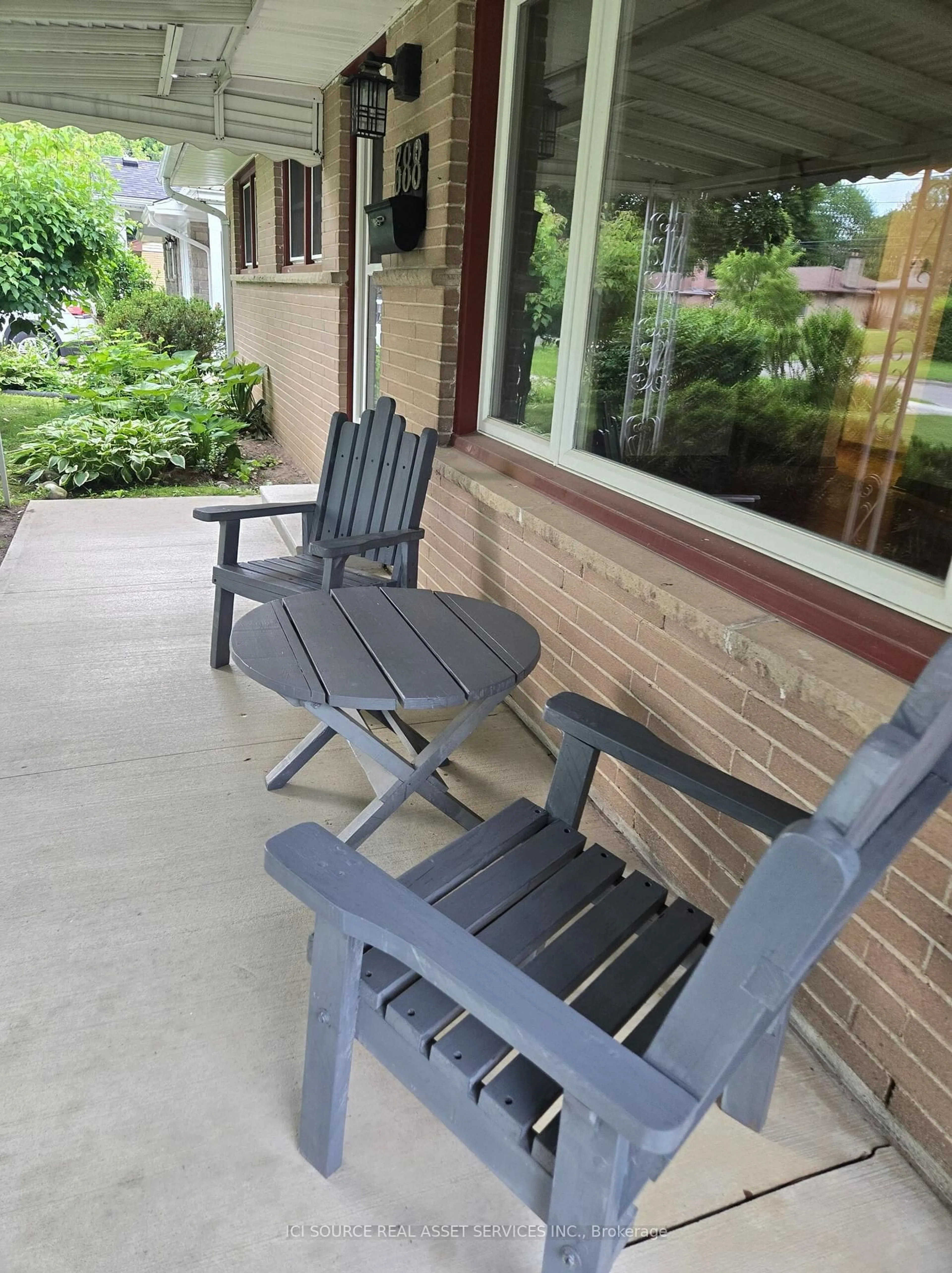 Patio, street for 388 Griffith St, London South Ontario N6K 2S2