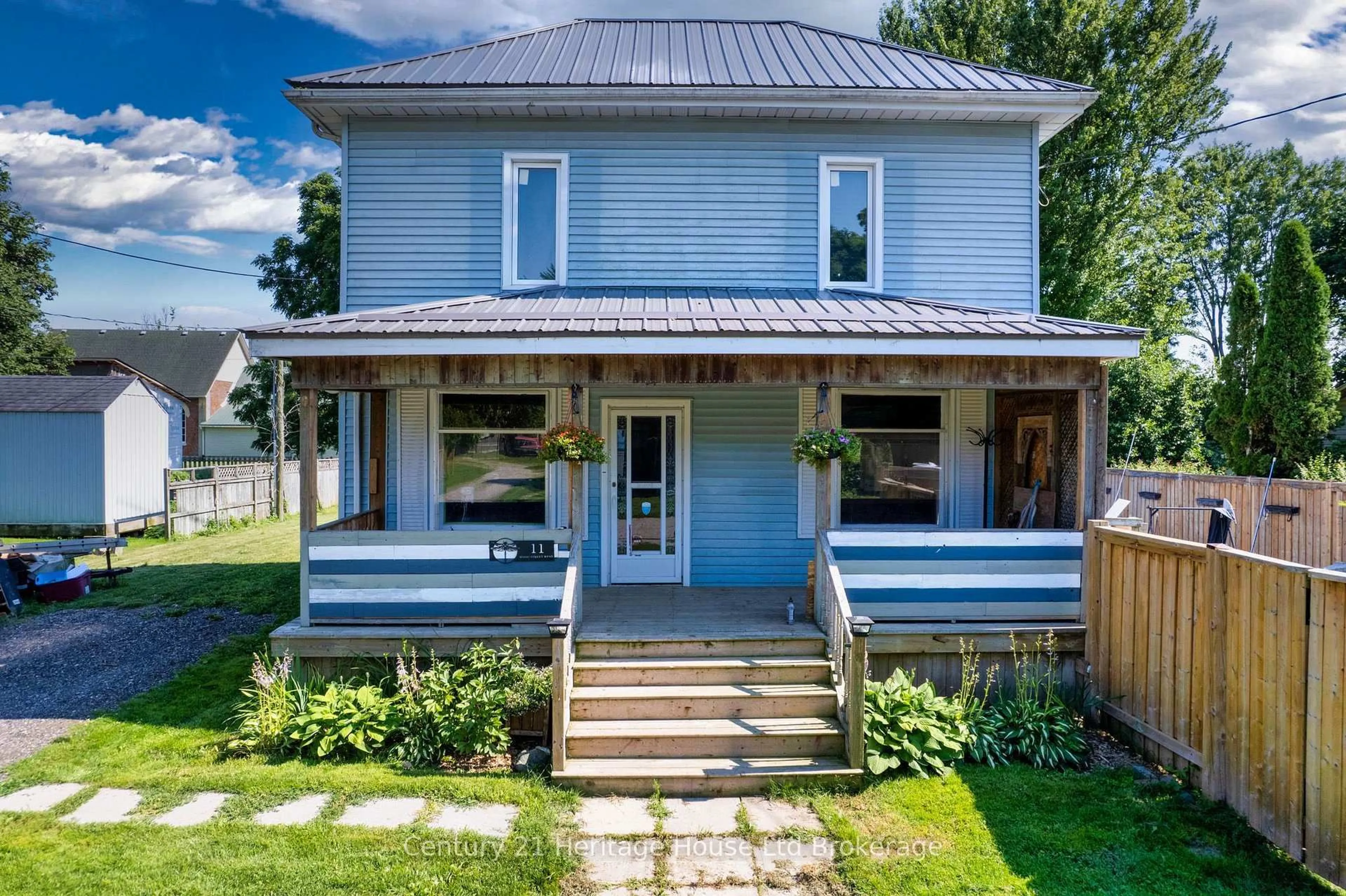 Home with vinyl exterior material, building for 11 WOOD St, South-West Oxford Ontario N0L 1C0
