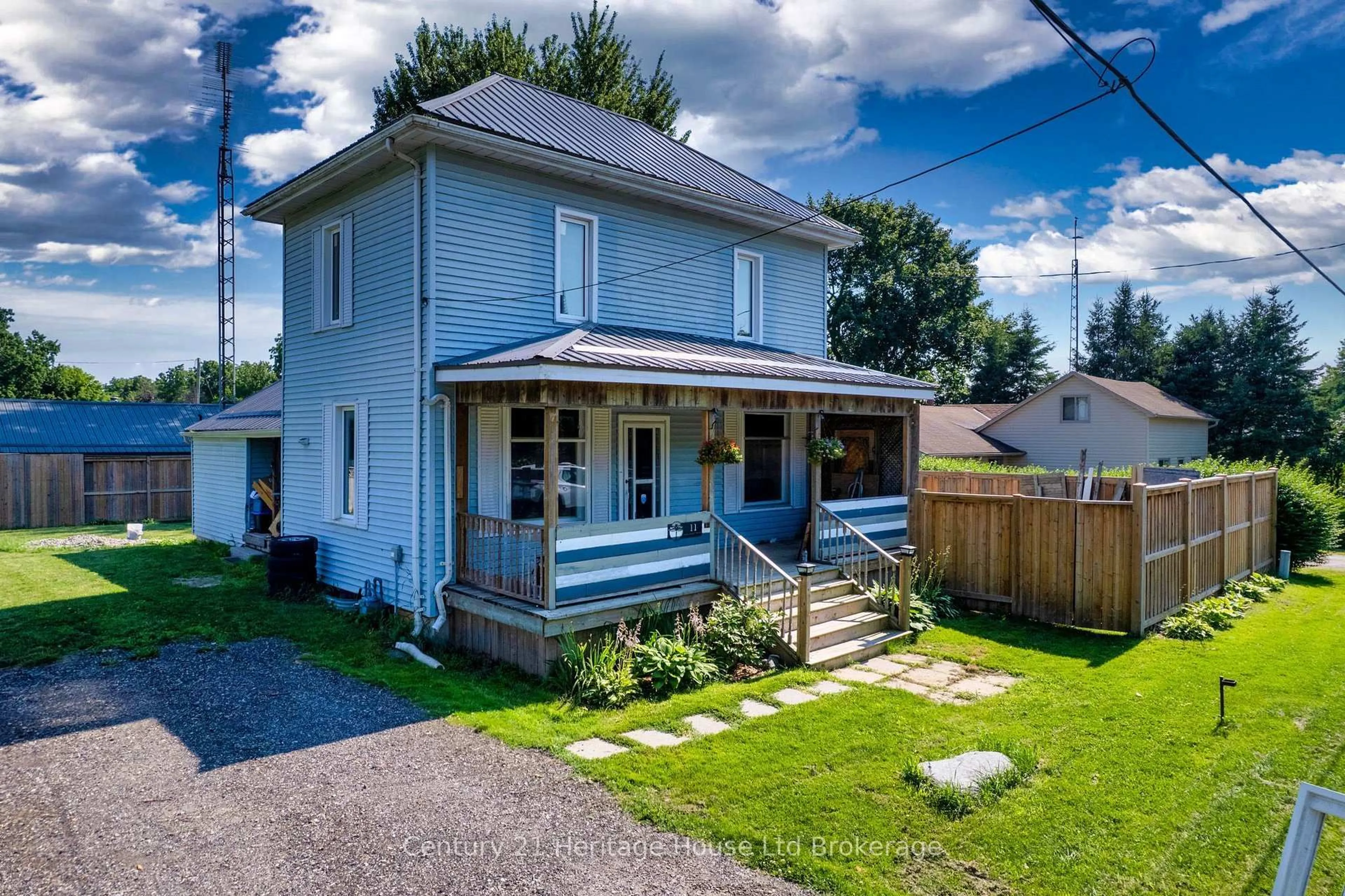 A pic from outside/outdoor area/front of a property/back of a property/a pic from drone, street for 11 WOOD St, South-West Oxford Ontario N0L 1C0
