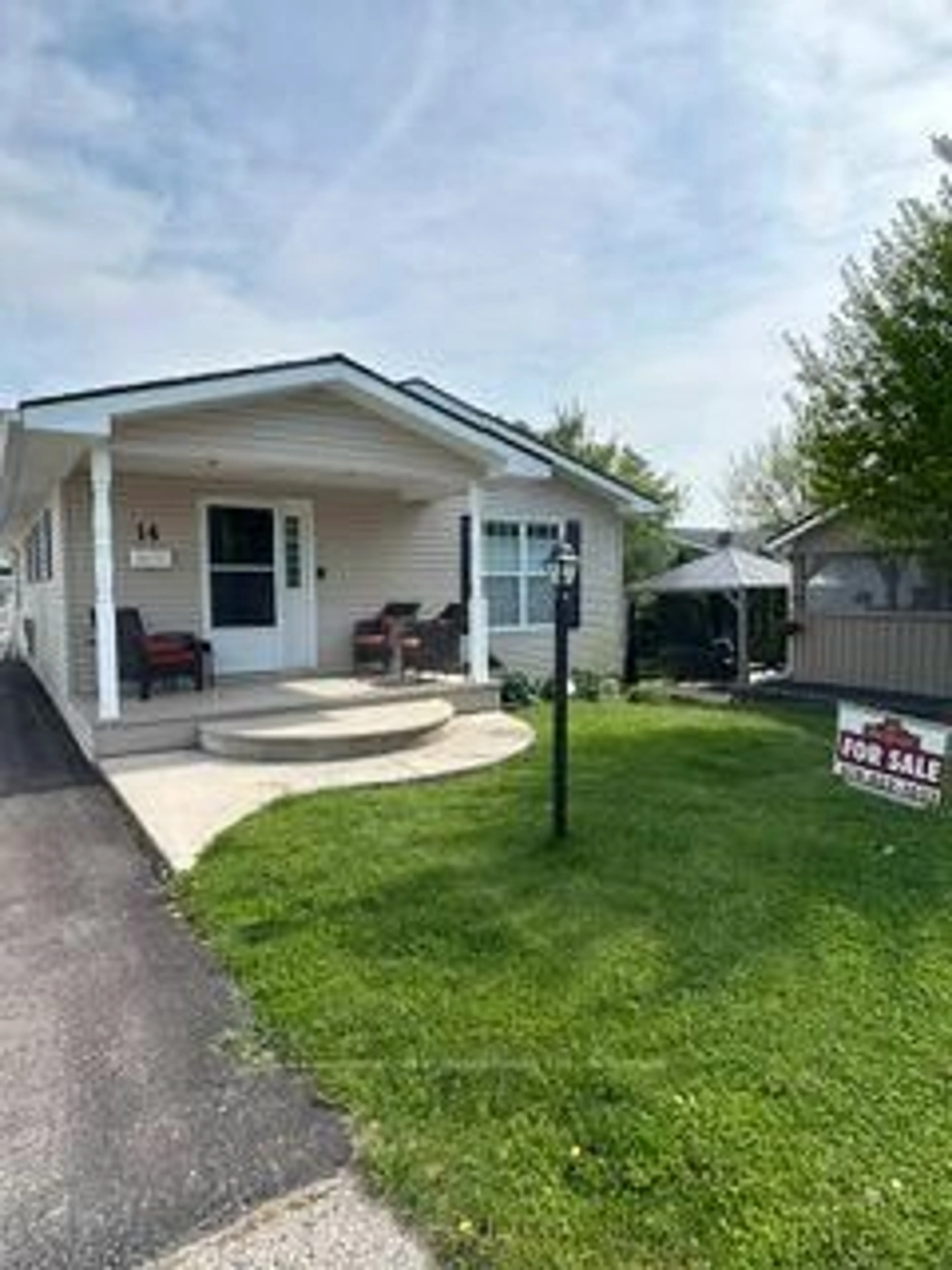 Home with vinyl exterior material, street for 14 25 Thames Rd, St. Marys Ontario N4X 1G1