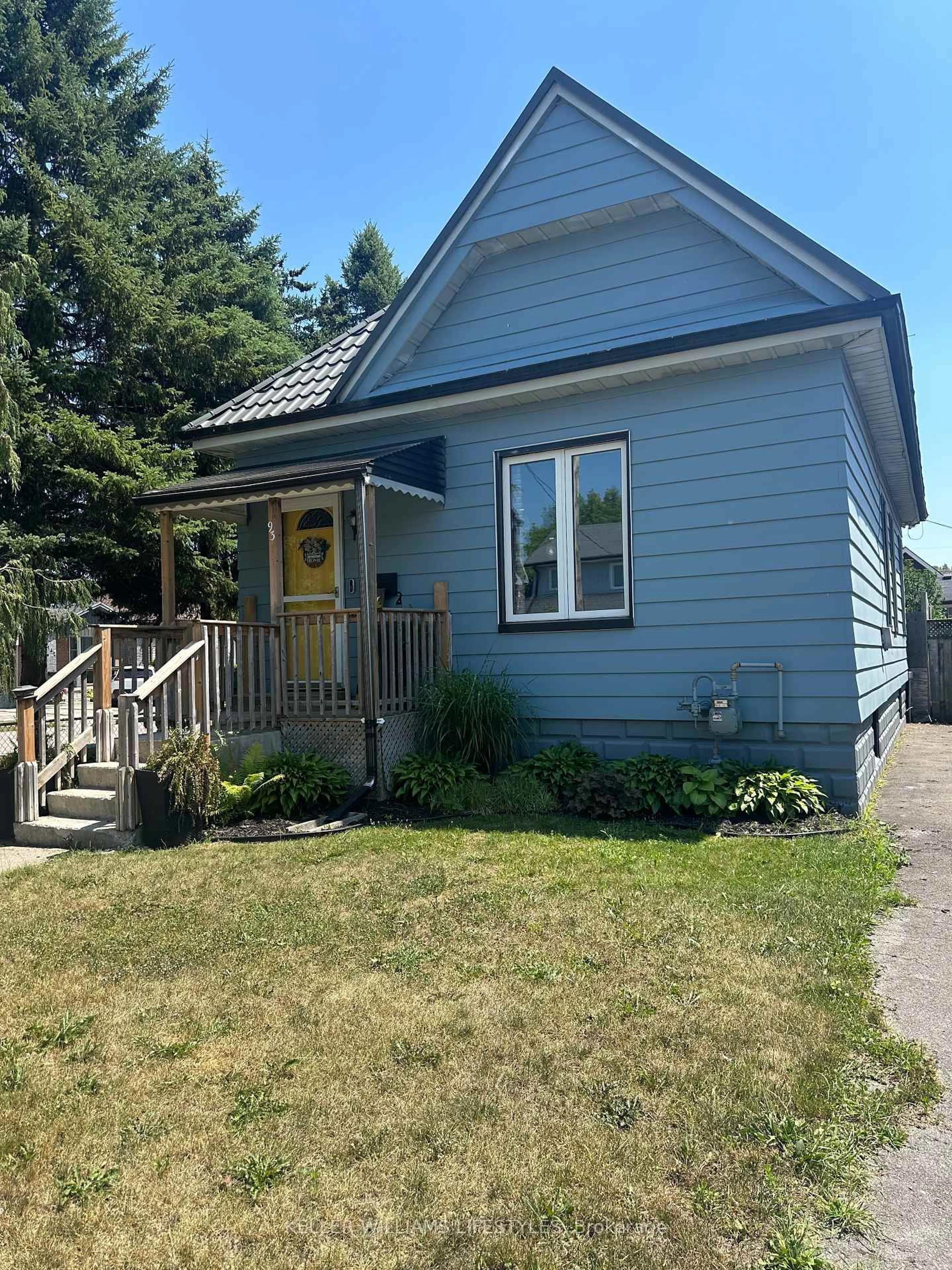Home with vinyl exterior material, street for 93 Homan St, London East Ontario N5Z 1A9