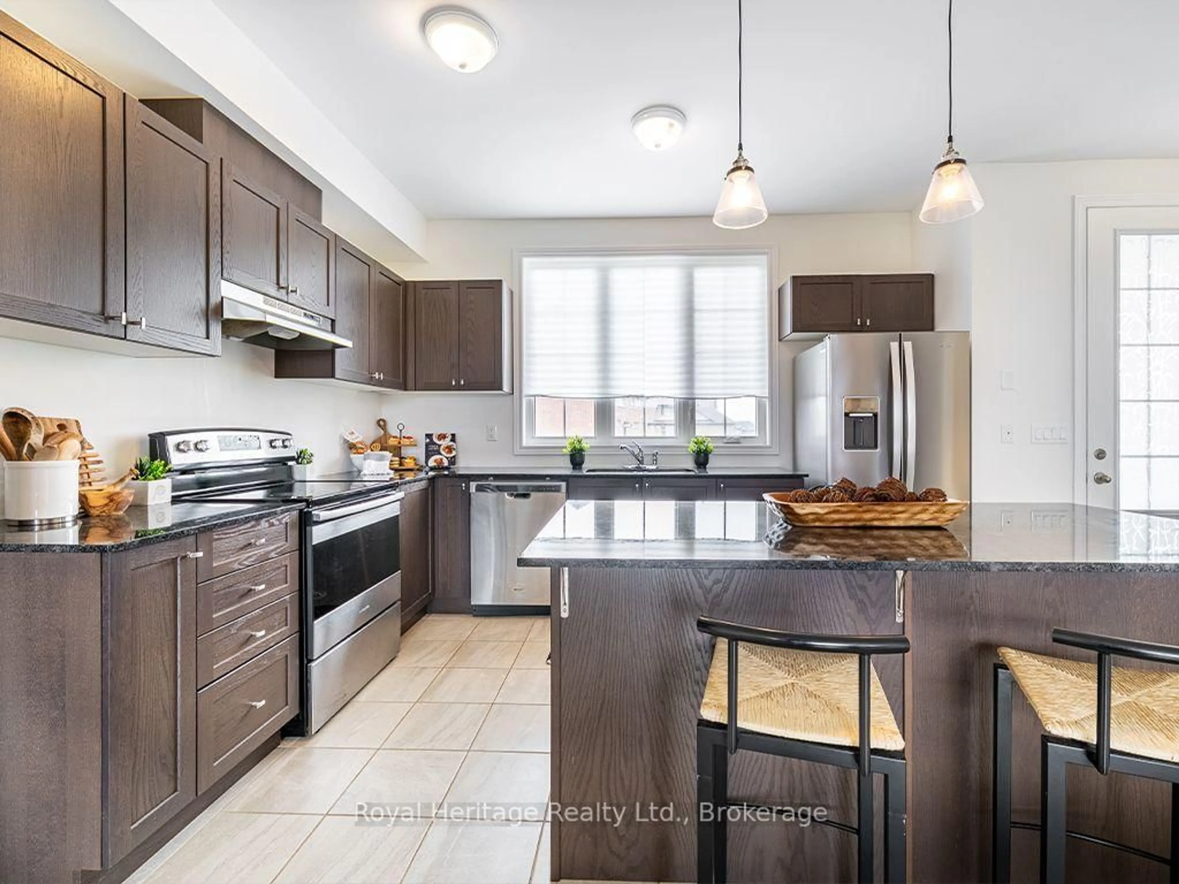 Open concept kitchen, ceramic/tile floor for 87 Summer Breeze Dr, Quinte West Ontario K0K 1L0