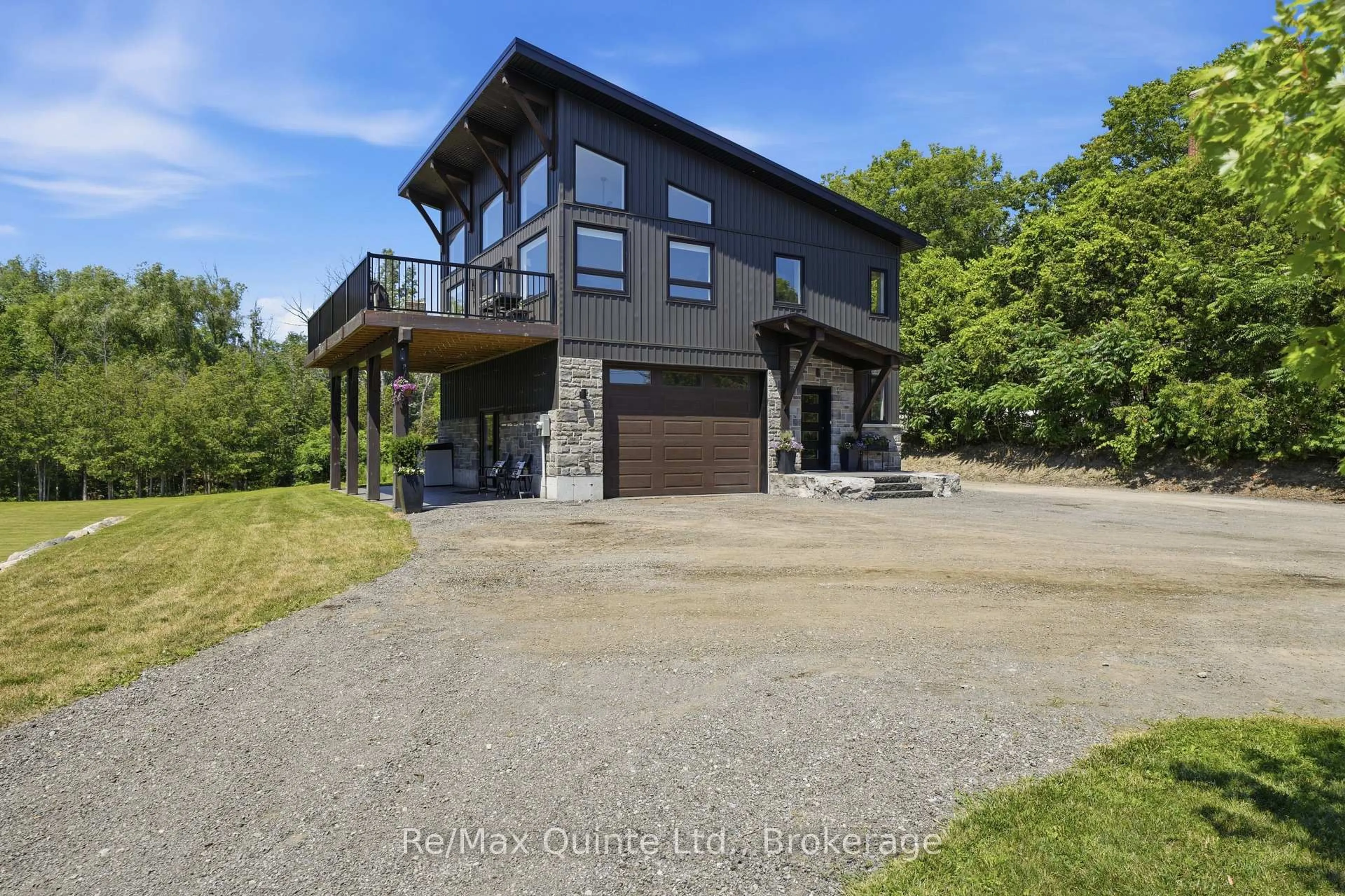 A pic from outside/outdoor area/front of a property/back of a property/a pic from drone, water/lake/river/ocean view for 868 Smith St, Brighton Ontario K0K 1H0