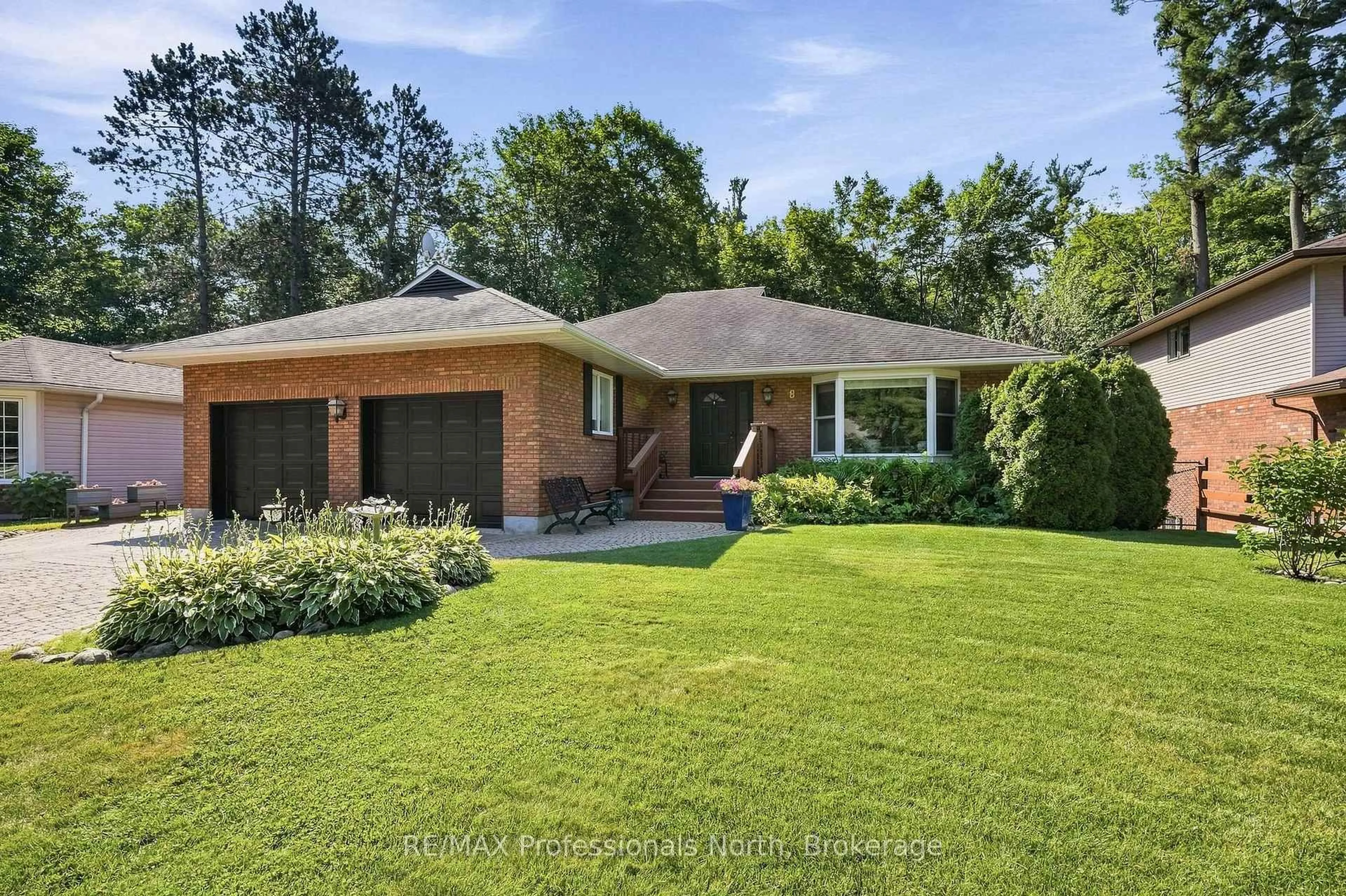 Home with brick exterior material, street for 8 PALMER Crt, Bracebridge Ontario P1L 1K5