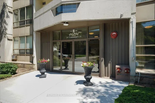 8 Village Green Blvd #807, Hamilton 3