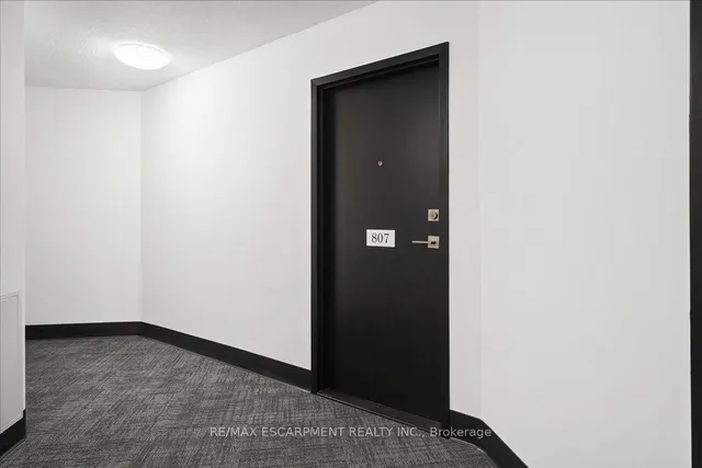 8 Village Green Blvd #807, Hamilton 4