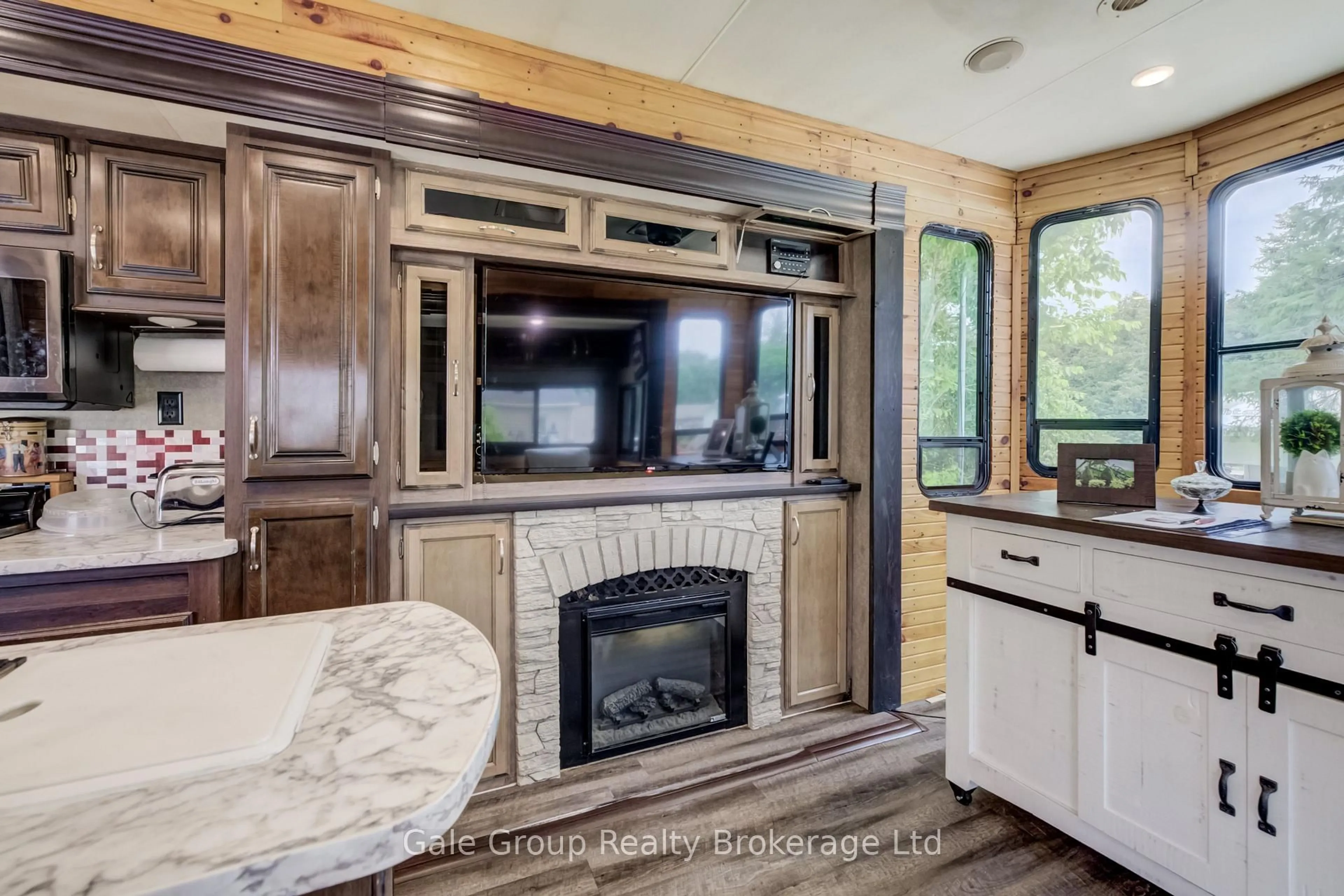 Open concept kitchen, unknown for 495856 10th Line #92, East Zorra-Tavistock Ontario N4S 7V7