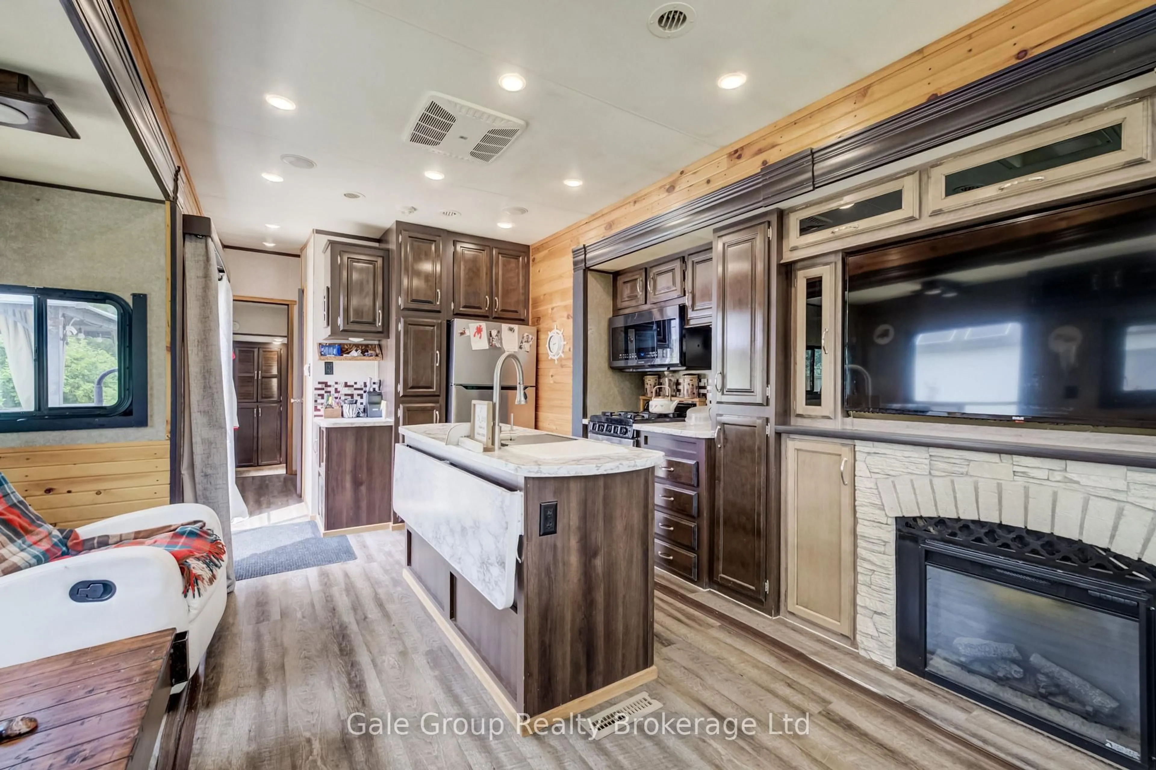 Open concept kitchen, wood/laminate floor for 495856 10th Line #92, East Zorra-Tavistock Ontario N4S 7V7