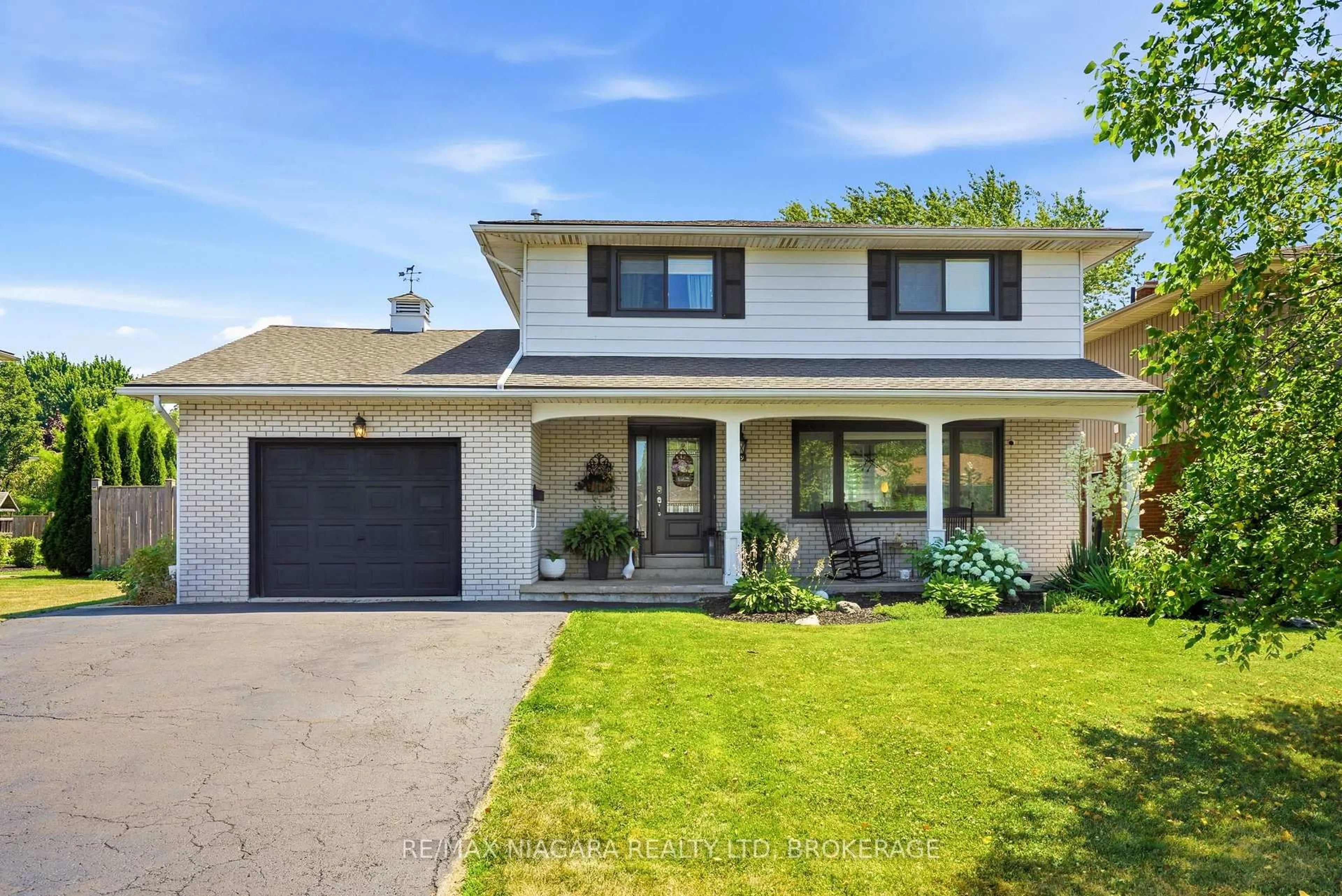 Home with vinyl exterior material, street for 29 Rose Ave, Port Colborne Ontario L3K 2V3