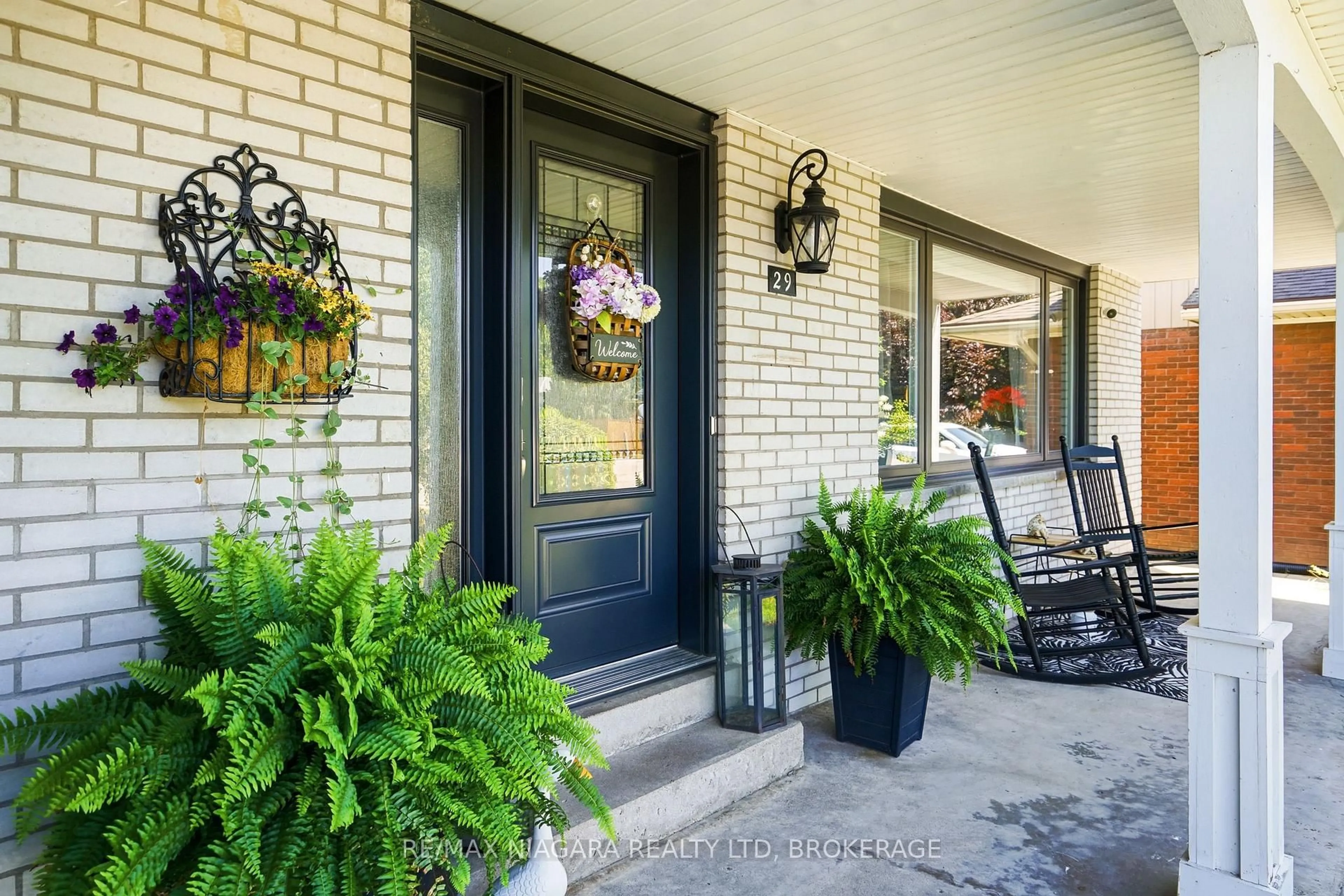 Indoor entryway for 29 Rose Ave, Port Colborne Ontario L3K 2V3