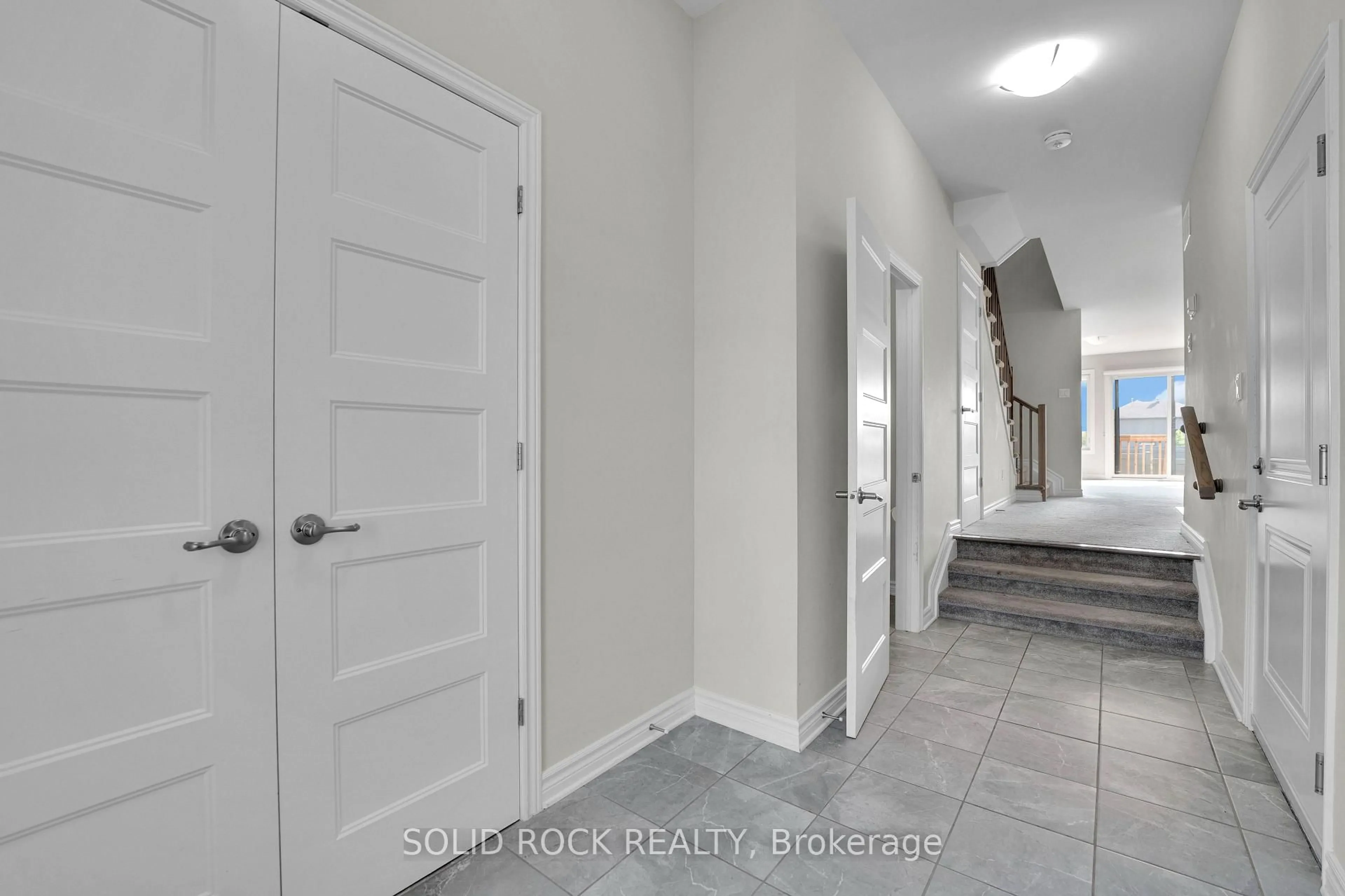 Indoor entryway for 82 O'Donovan Dr, Carleton Place Ontario K7C 0S2