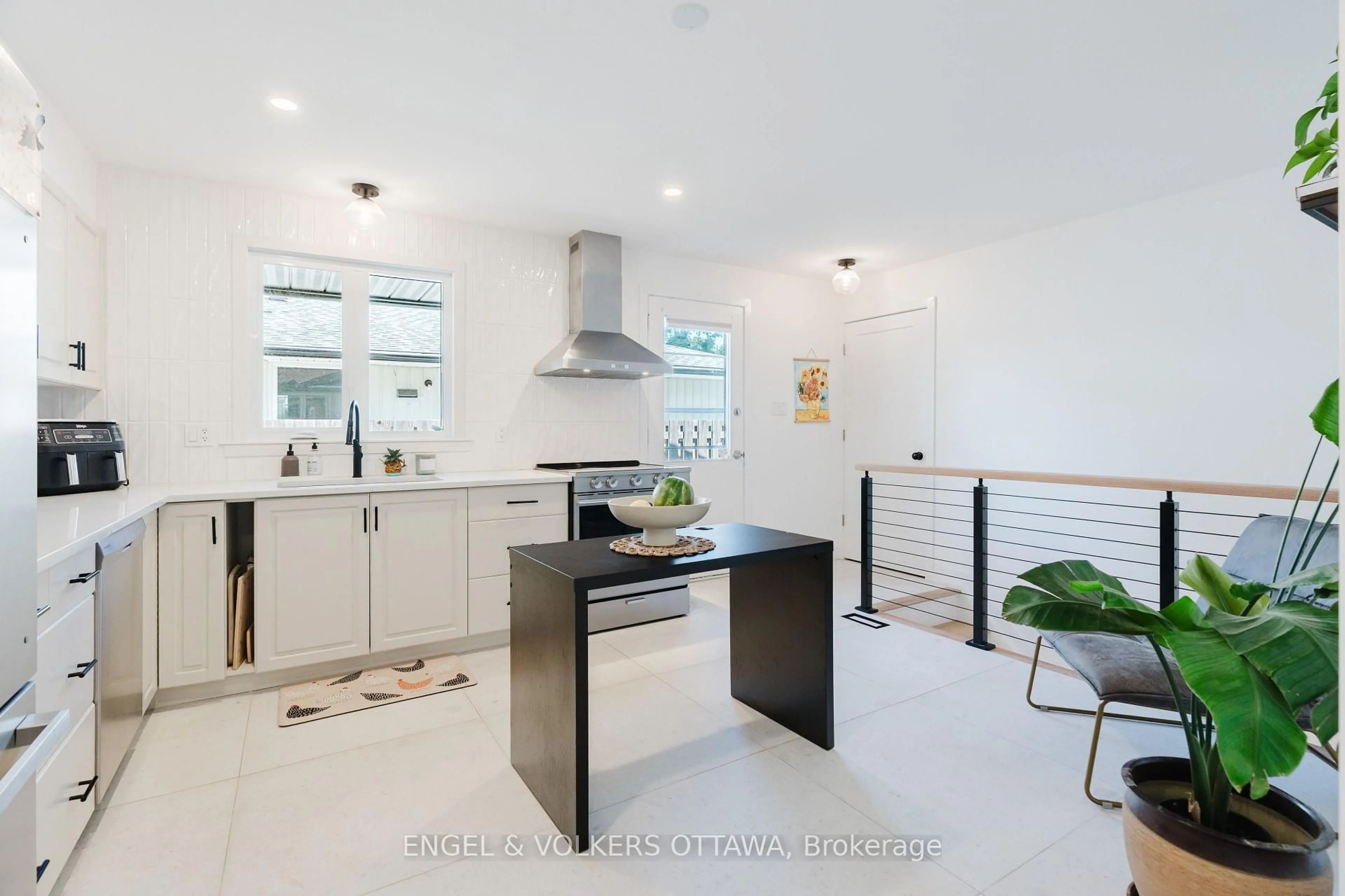 Open concept kitchen, ceramic/tile floor for 2995 Cowan Cres, Ottawa Ontario K1V 8K9