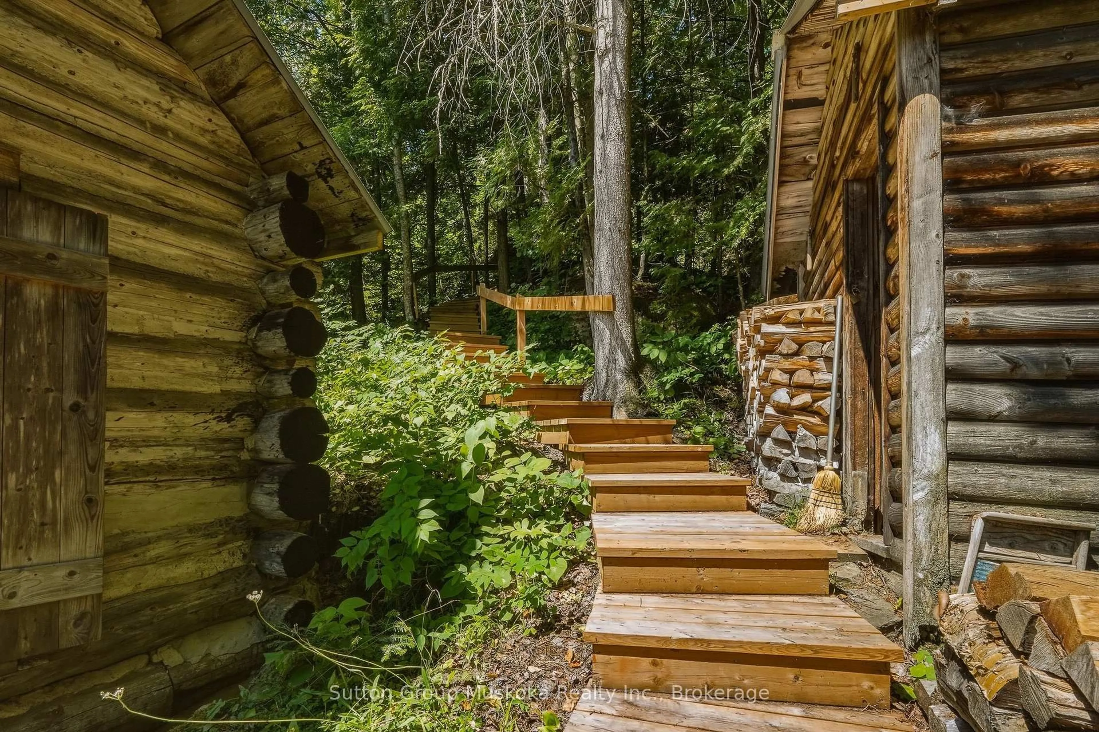 Stairs for 1569 Dyer Memorial Rd, Huntsville Ontario P1H 2J4