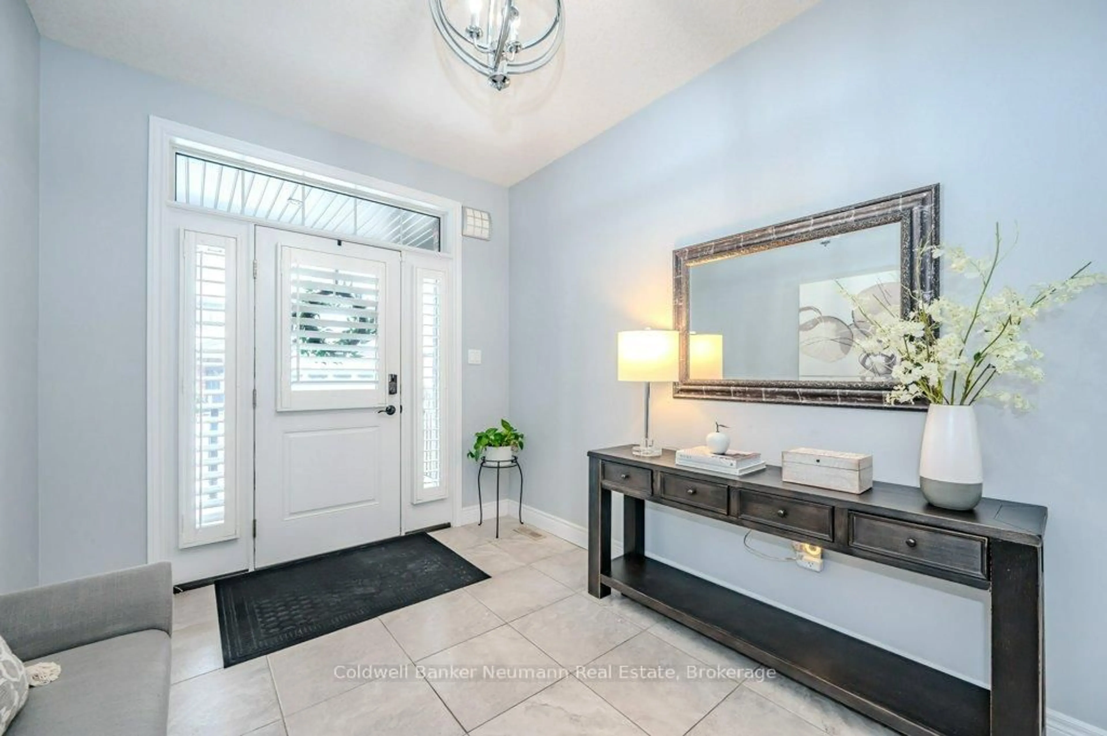 Indoor entryway for 254 Gosling Gdns #21, Guelph Ontario N1L 0M4