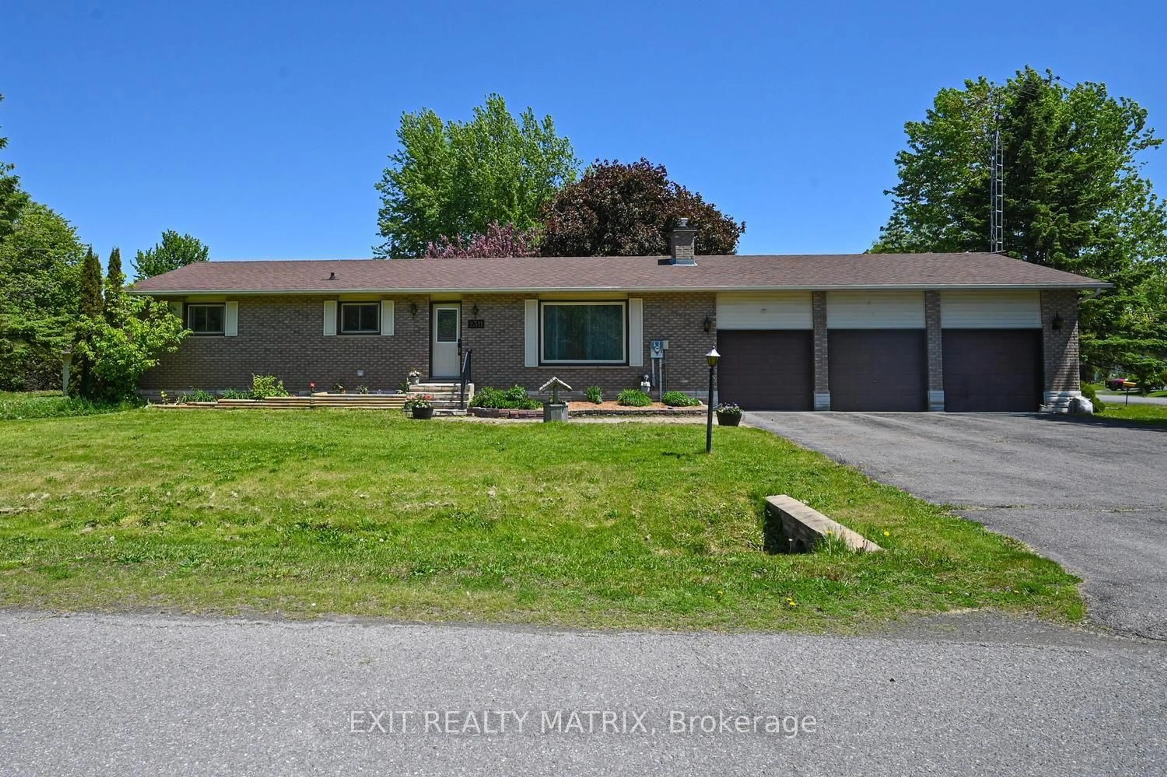 A pic from outside/outdoor area/front of a property/back of a property/a pic from drone, street for 2311 Edward Kidd Cres, North Gower Ontario K0A 2T0