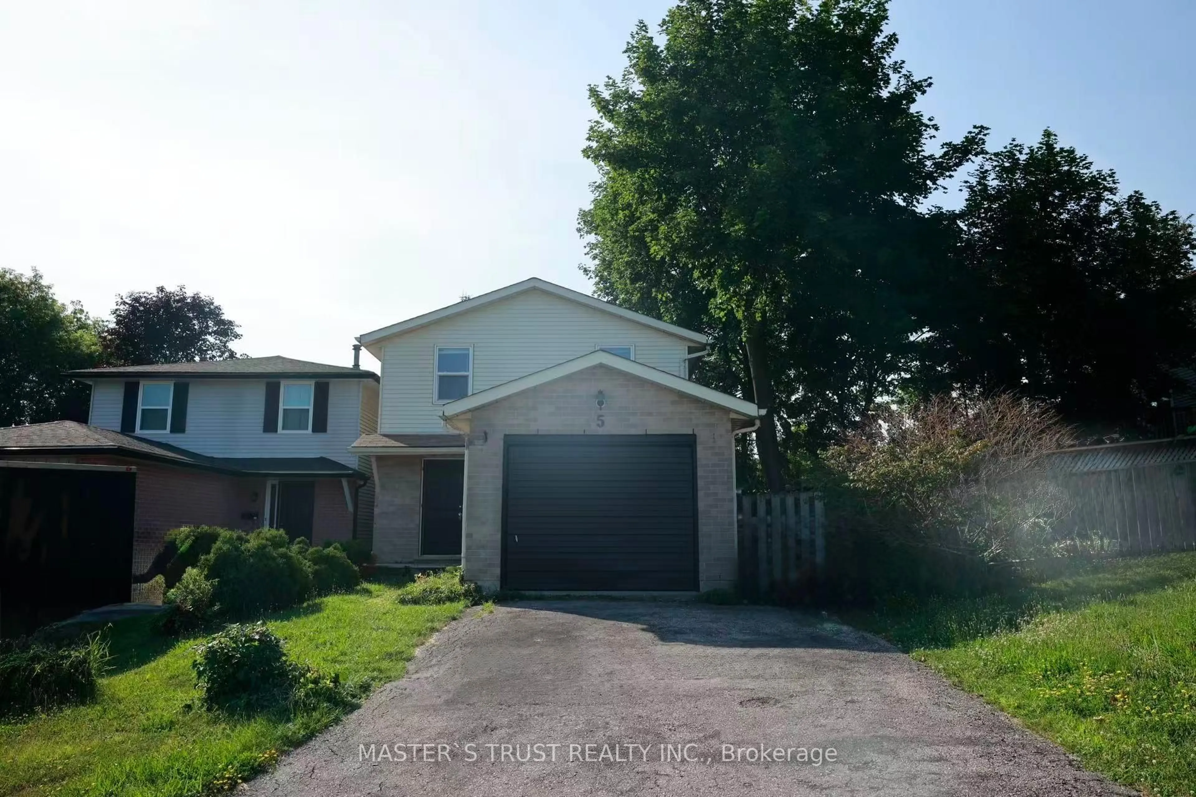 A pic from outside/outdoor area/front of a property/back of a property/a pic from drone, street for 5 Thornberry Crt, Guelph Ontario N1G 4E5