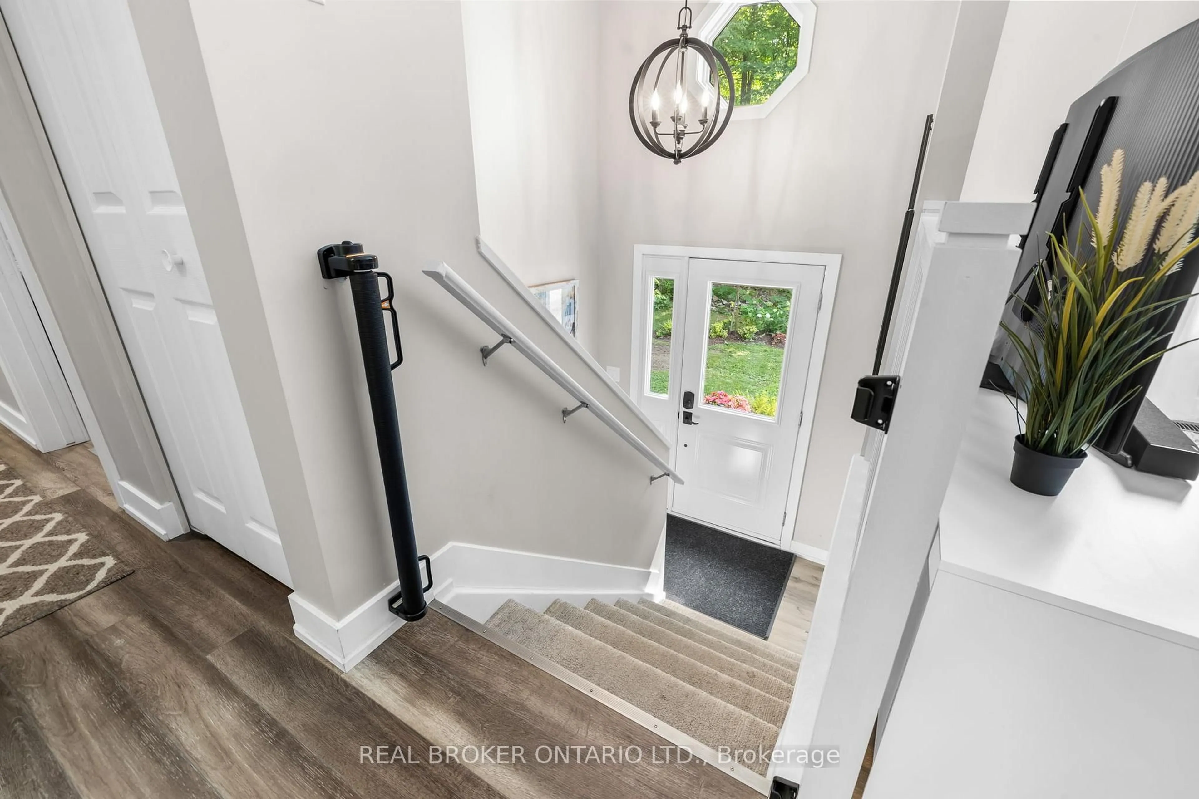 Indoor entryway for 804 Darling Rd, Clayton Ontario K0A 1P0