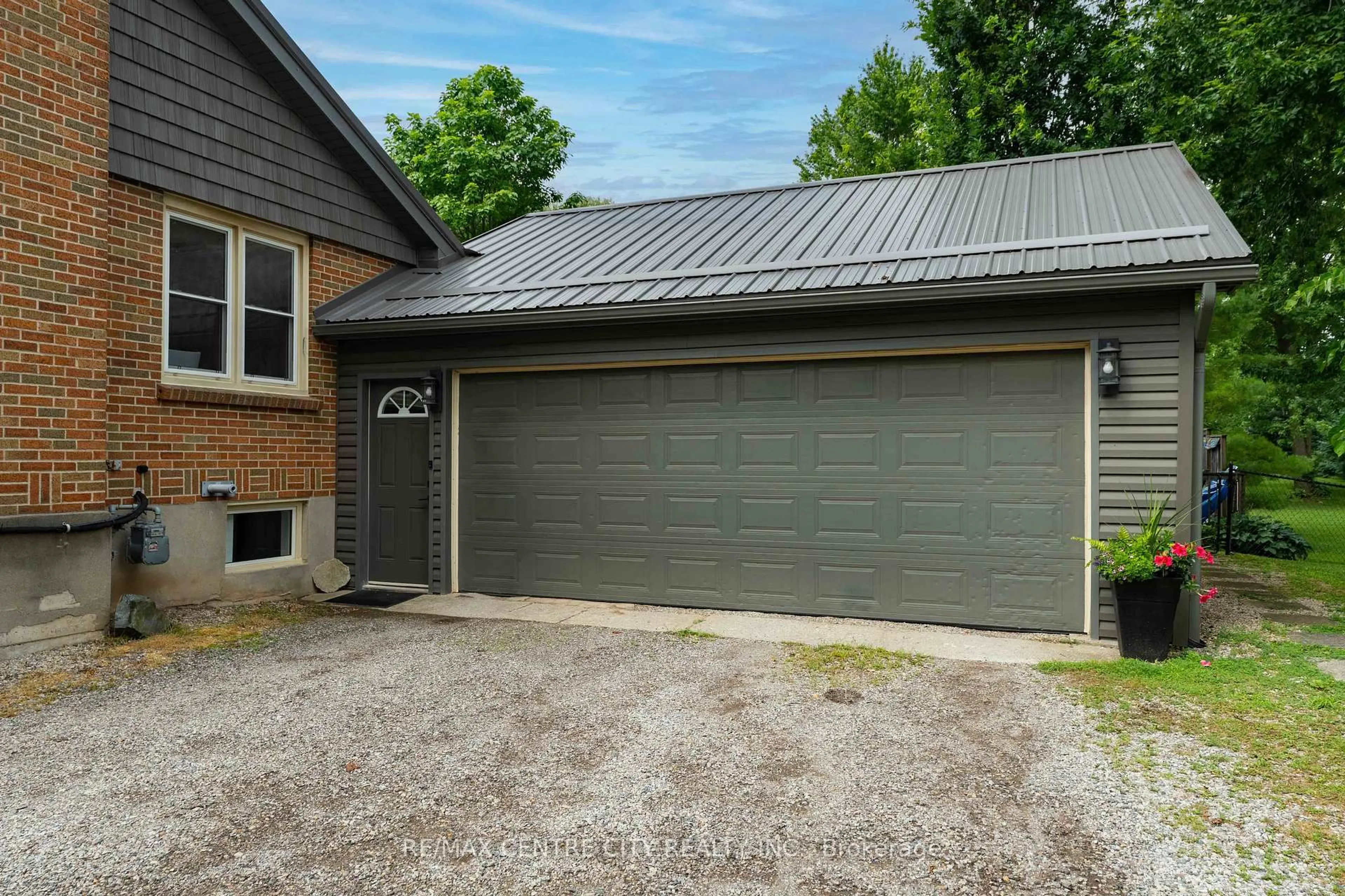 Indoor garage for 137 Centennial Ave, Central Elgin Ontario N5R 5B1