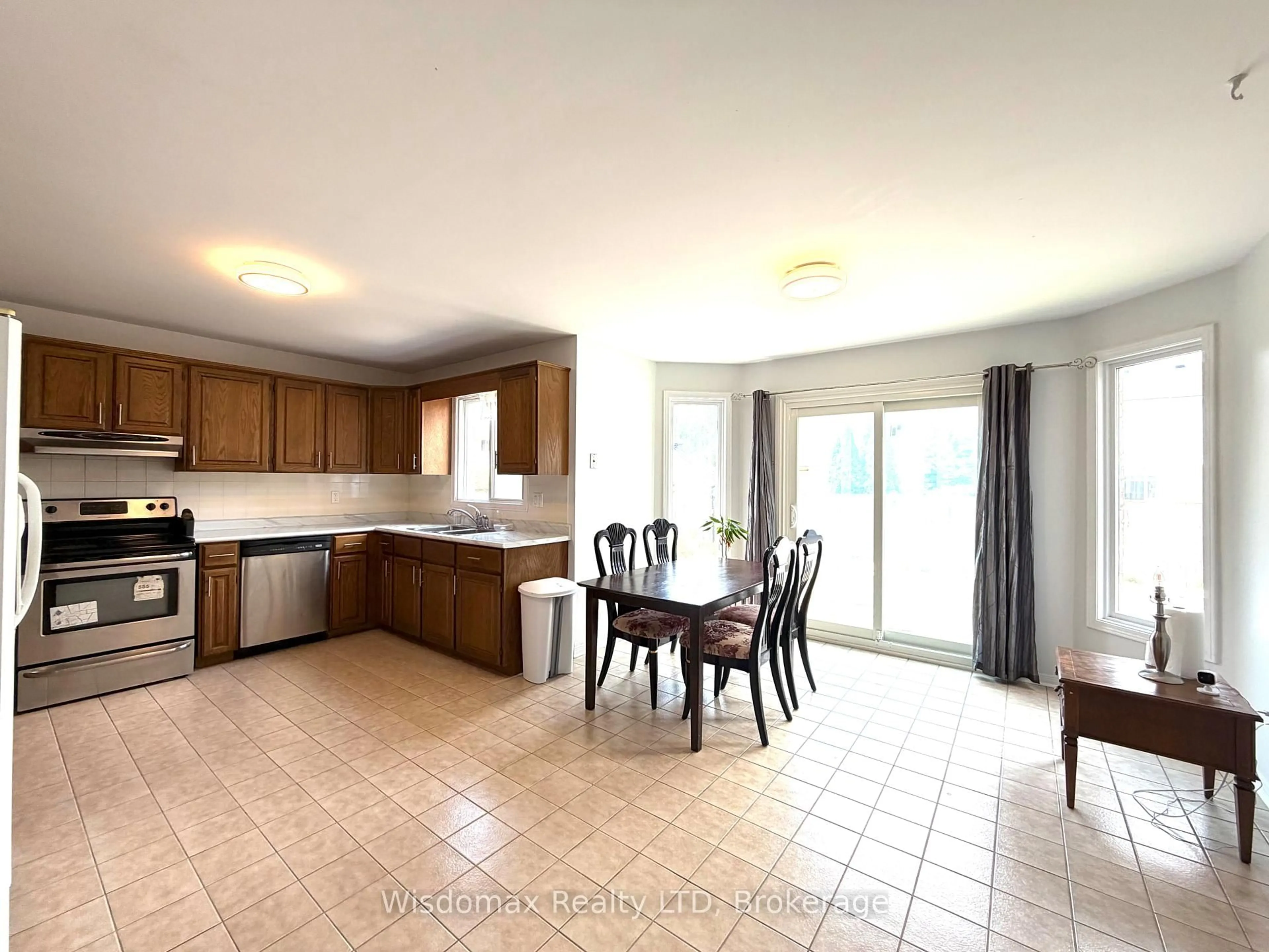 Open concept kitchen, ceramic/tile floor for 1 CRYSLER Cres, Thorold Ontario L2V 5V2