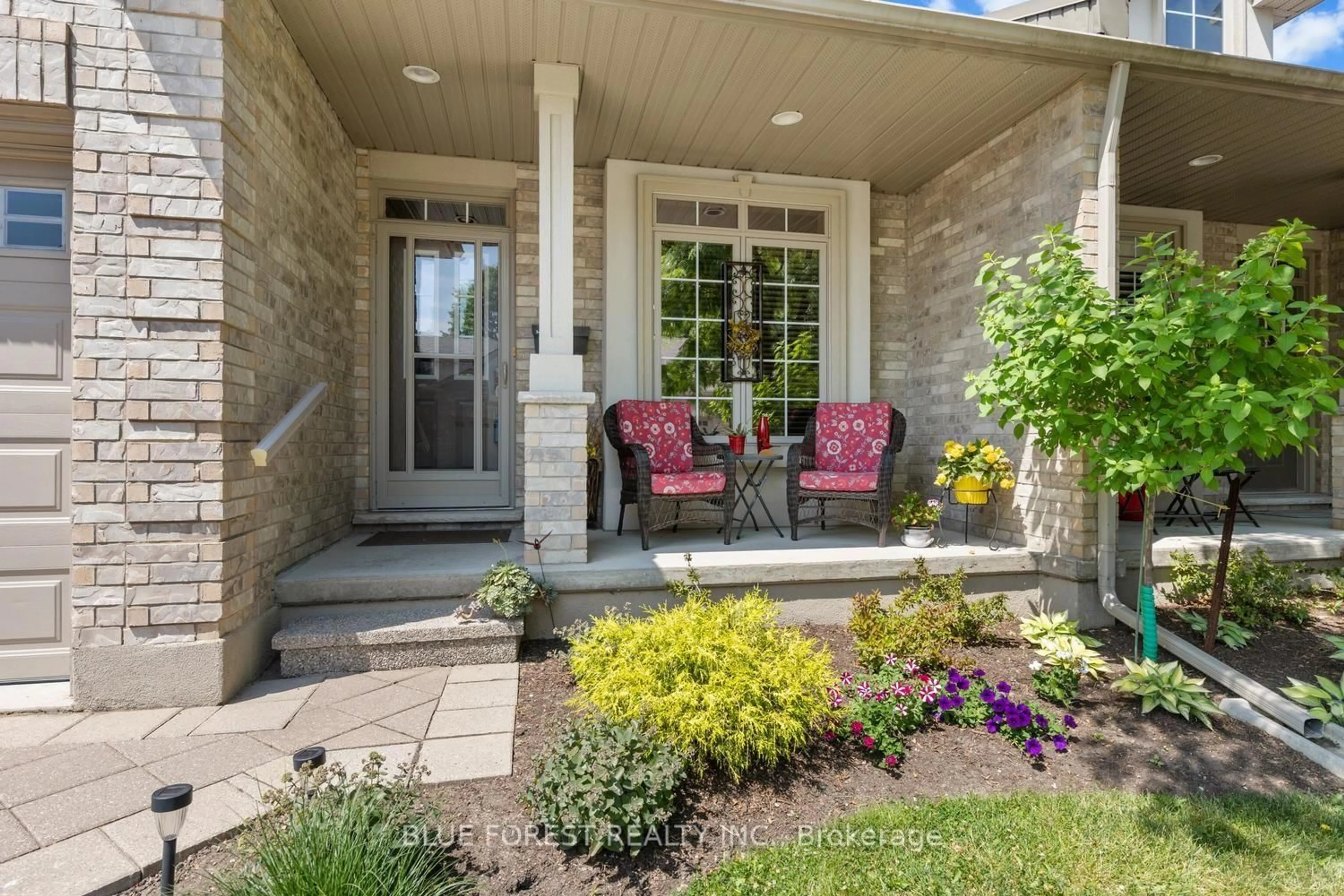 Indoor entryway for 1 St. John's Dr #3, Middlesex Centre Ontario N0M 1C0
