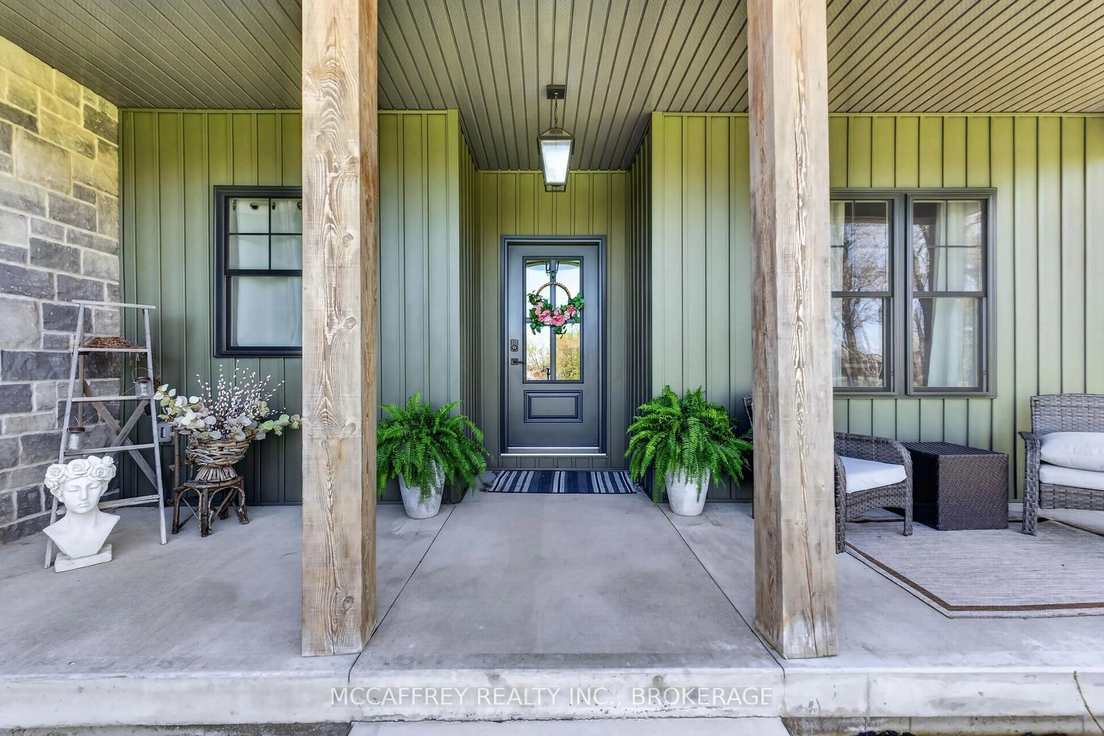 Indoor entryway for 1930 County Rd 9, Napanee Ontario K7R 3K8
