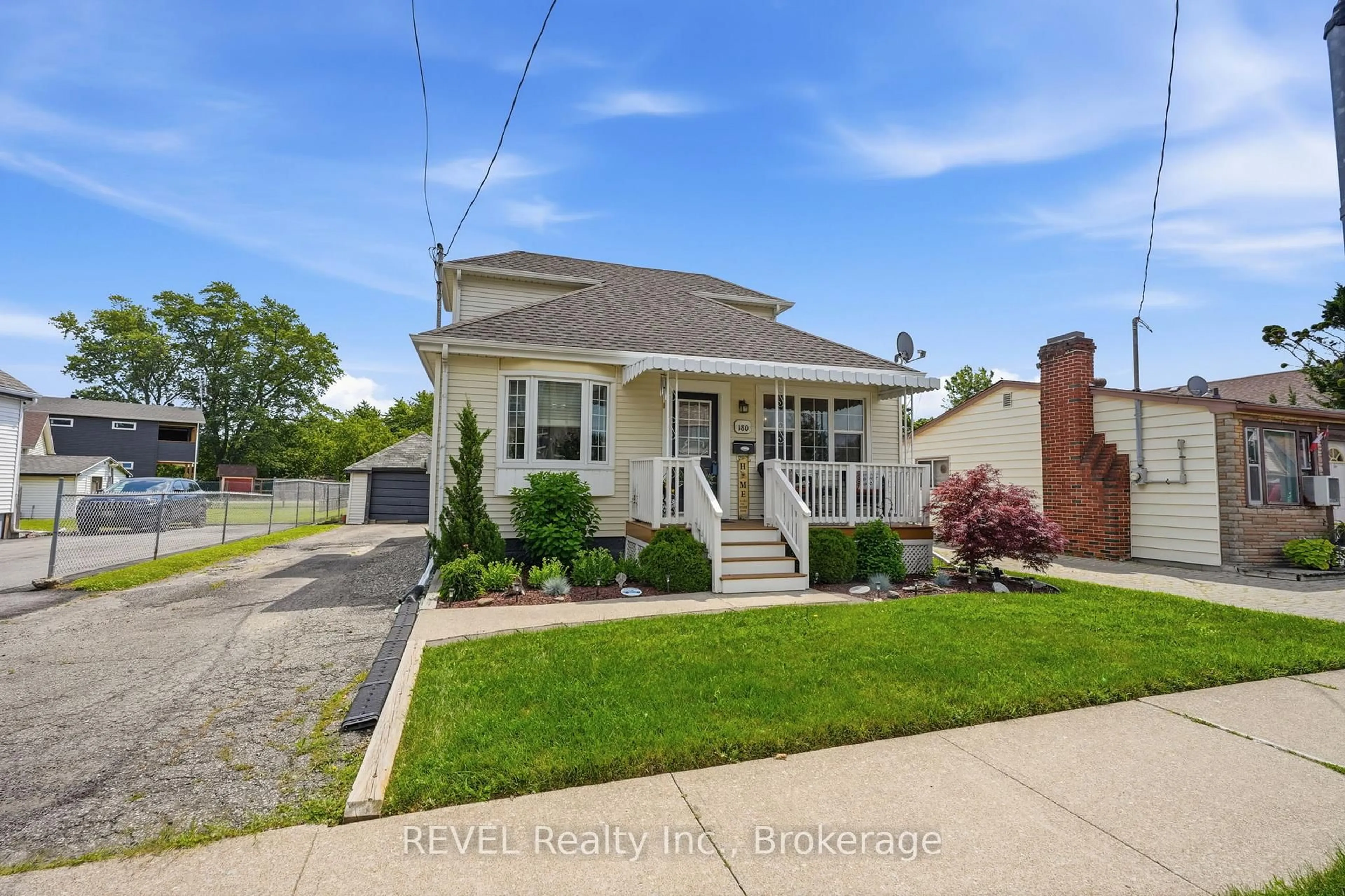 Home with vinyl exterior material, street for 180 Louth St, St. Catharines Ontario L2S 2R3