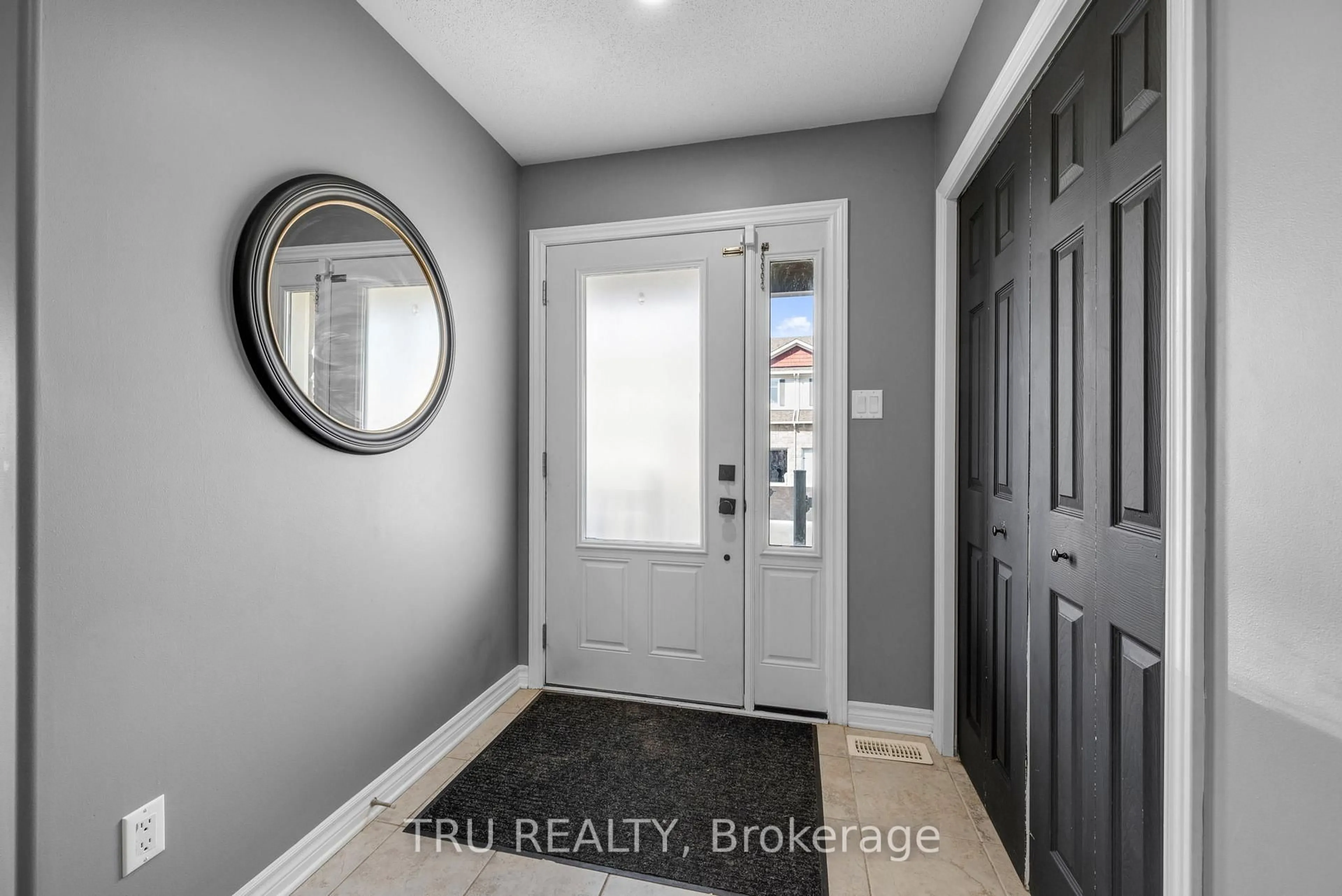 Indoor entryway for 500 Stanley Brothers St, Almonte Ontario K0A 1A0