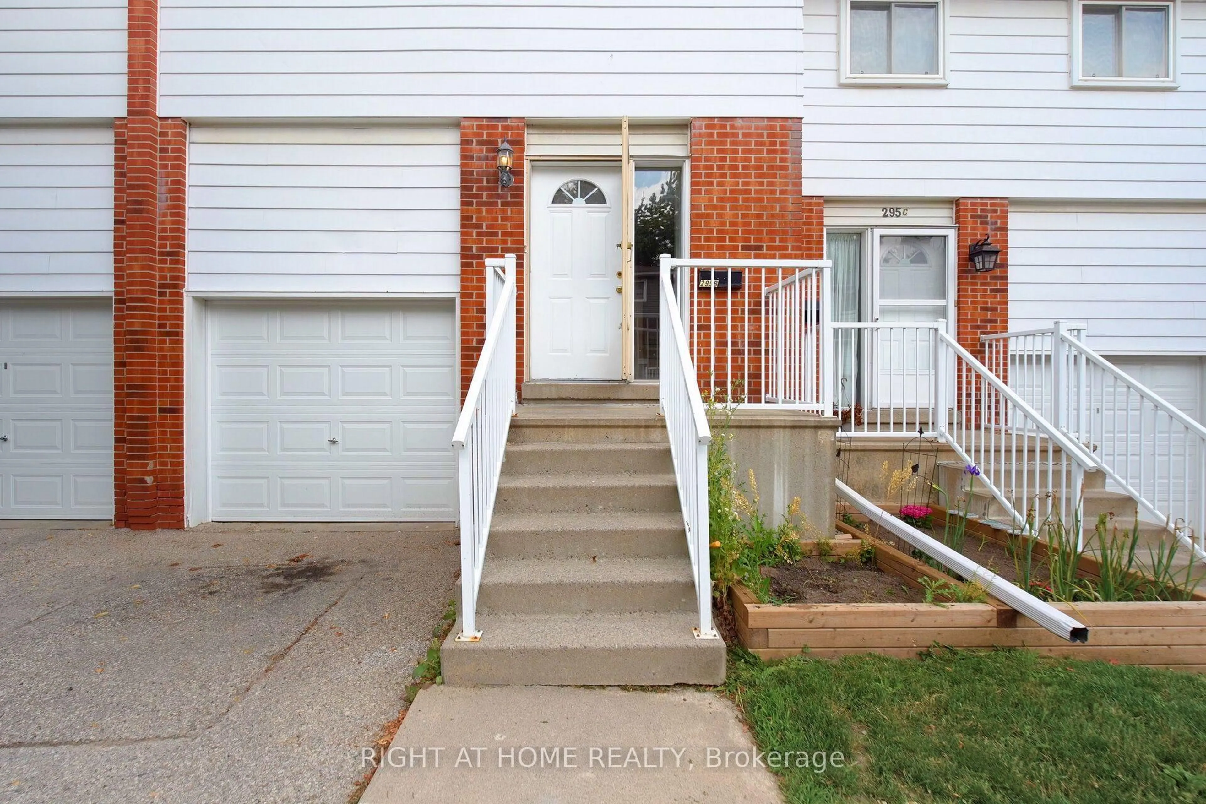 Unknown for 295 Bluevale St #B, Waterloo Ontario N2J 4H6