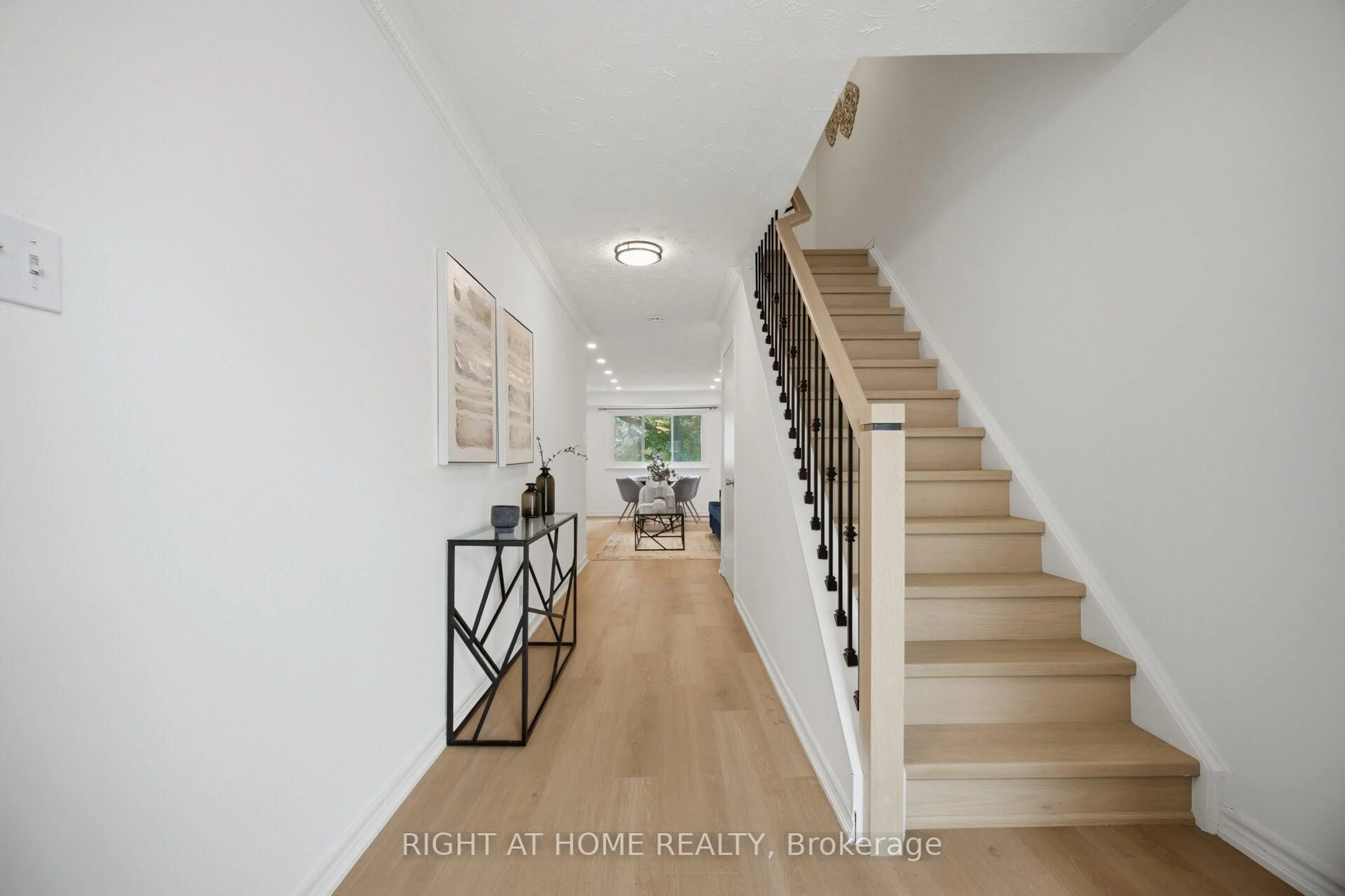Indoor entryway for 295 Bluevale St #B, Waterloo Ontario N2J 4H6