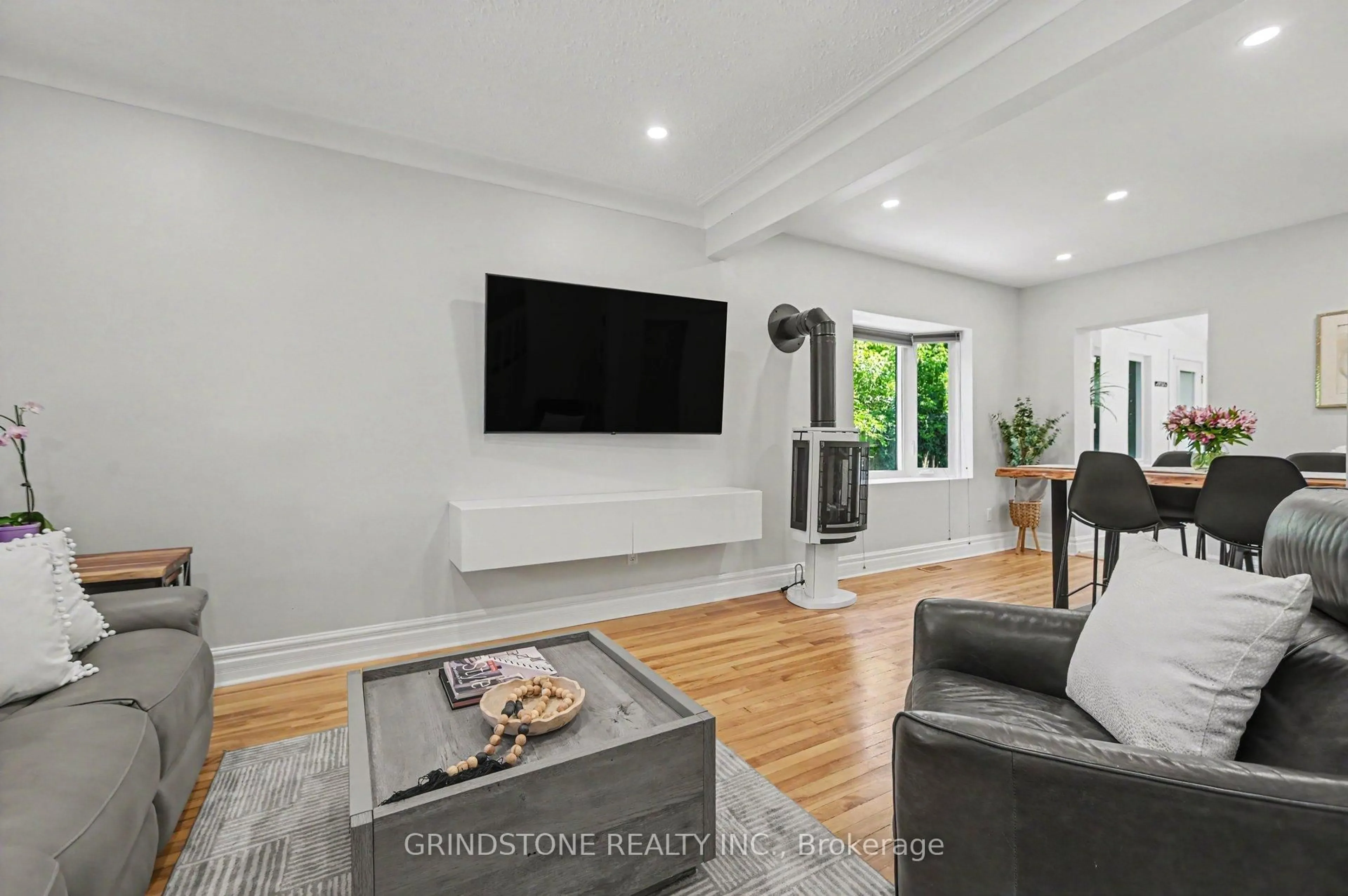 Home theater for 28 Railway St, Ottawa Ontario K1S 4N9