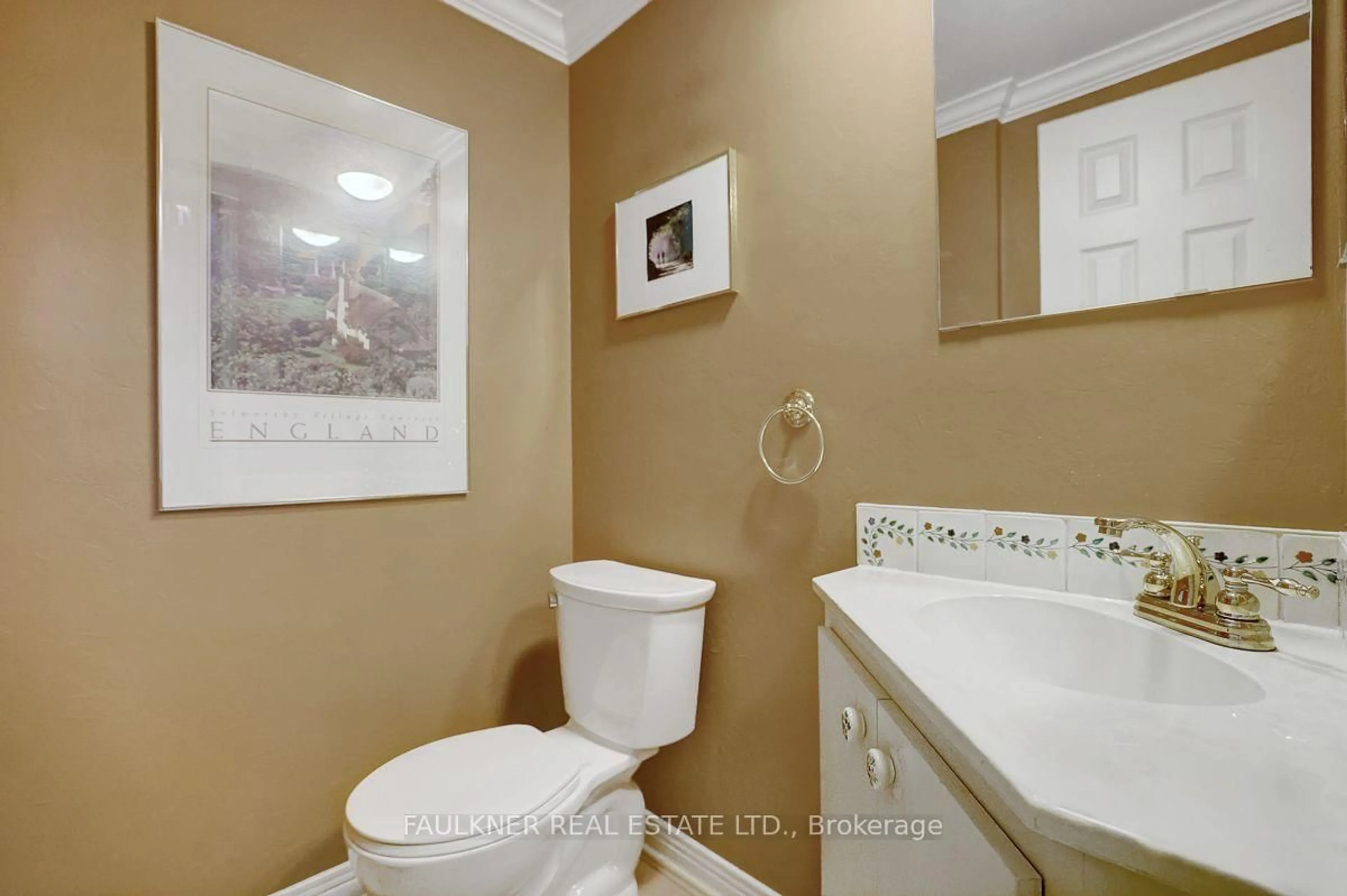 Standard bathroom, ceramic/tile floor for 15 Hazel St, Ottawa Ontario K1S 0E7