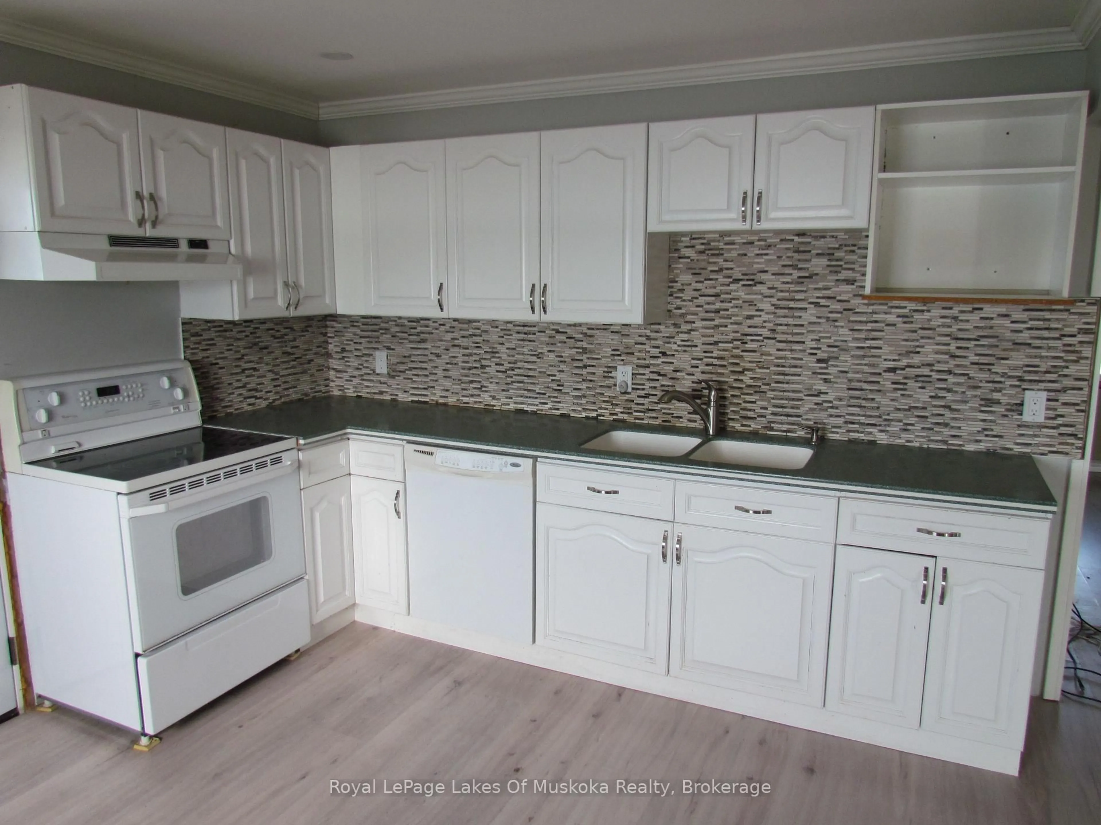 Standard kitchen, ceramic/tile floor for 173 Fells Point Rd, Kawartha Lakes Ontario K0M 1N0